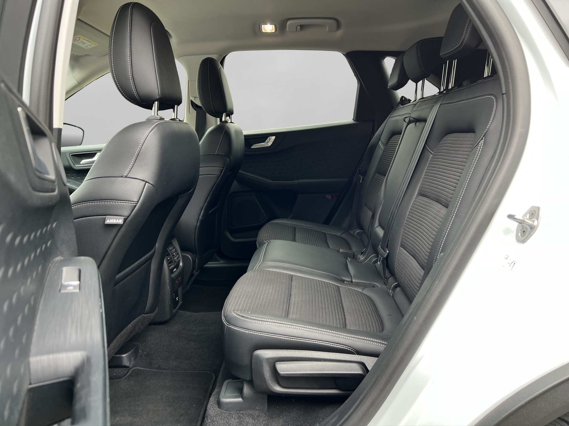 FORD Kuga 2.0 EcoBlue Hybrid Titanium 2WD-image-8