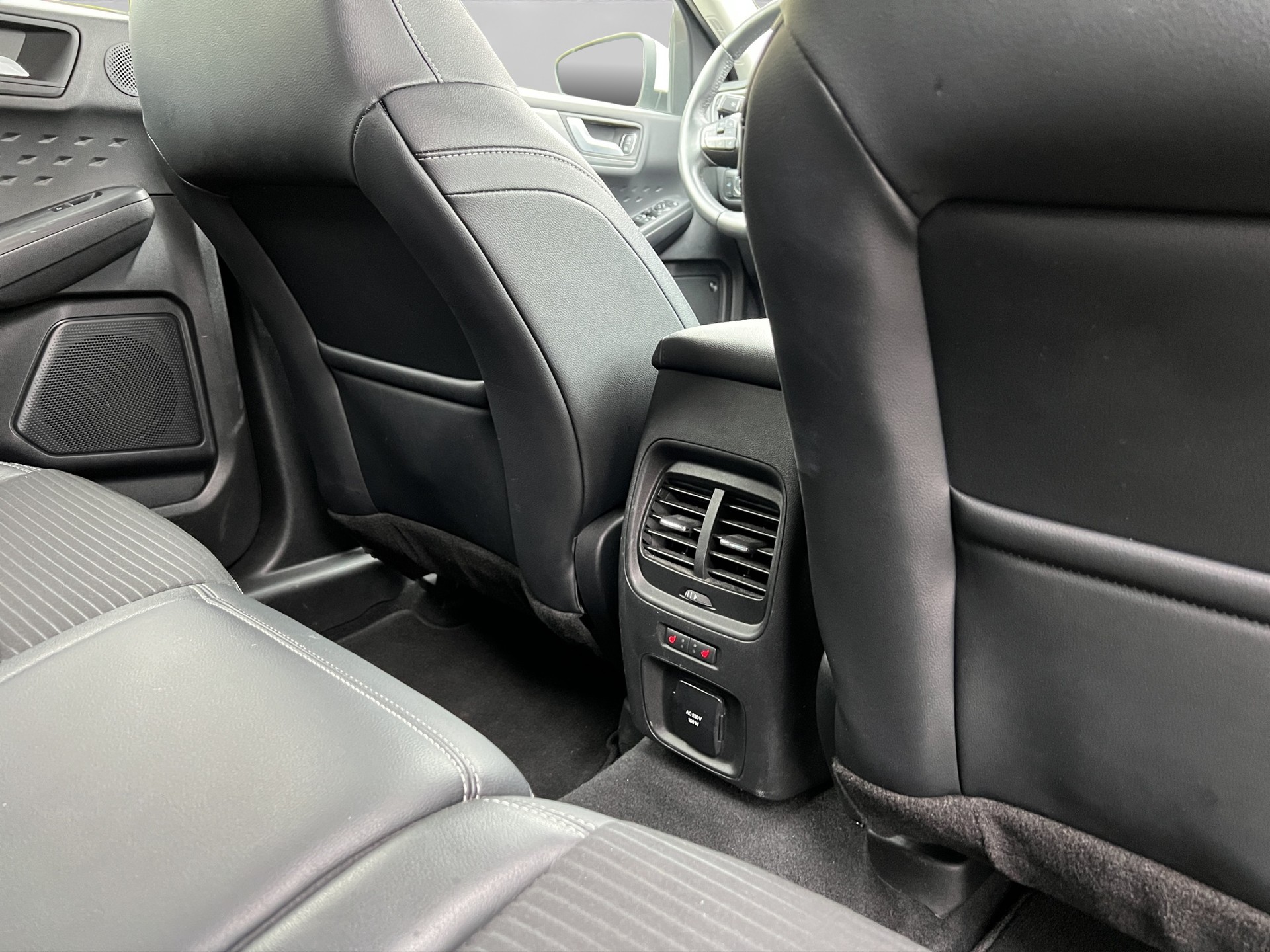 FORD Kuga 2.0 EcoBlue Hybrid Titanium 2WD-image-14