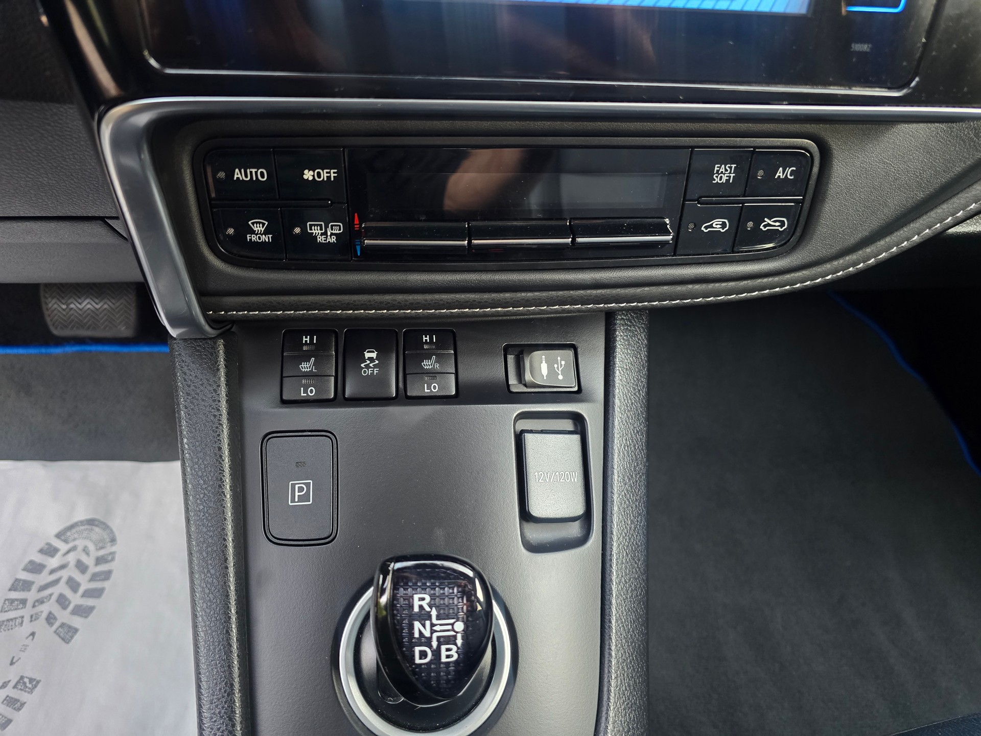TOYOTA Auris Touring Sports 1.8 HSD Trend e-CVT-image-22