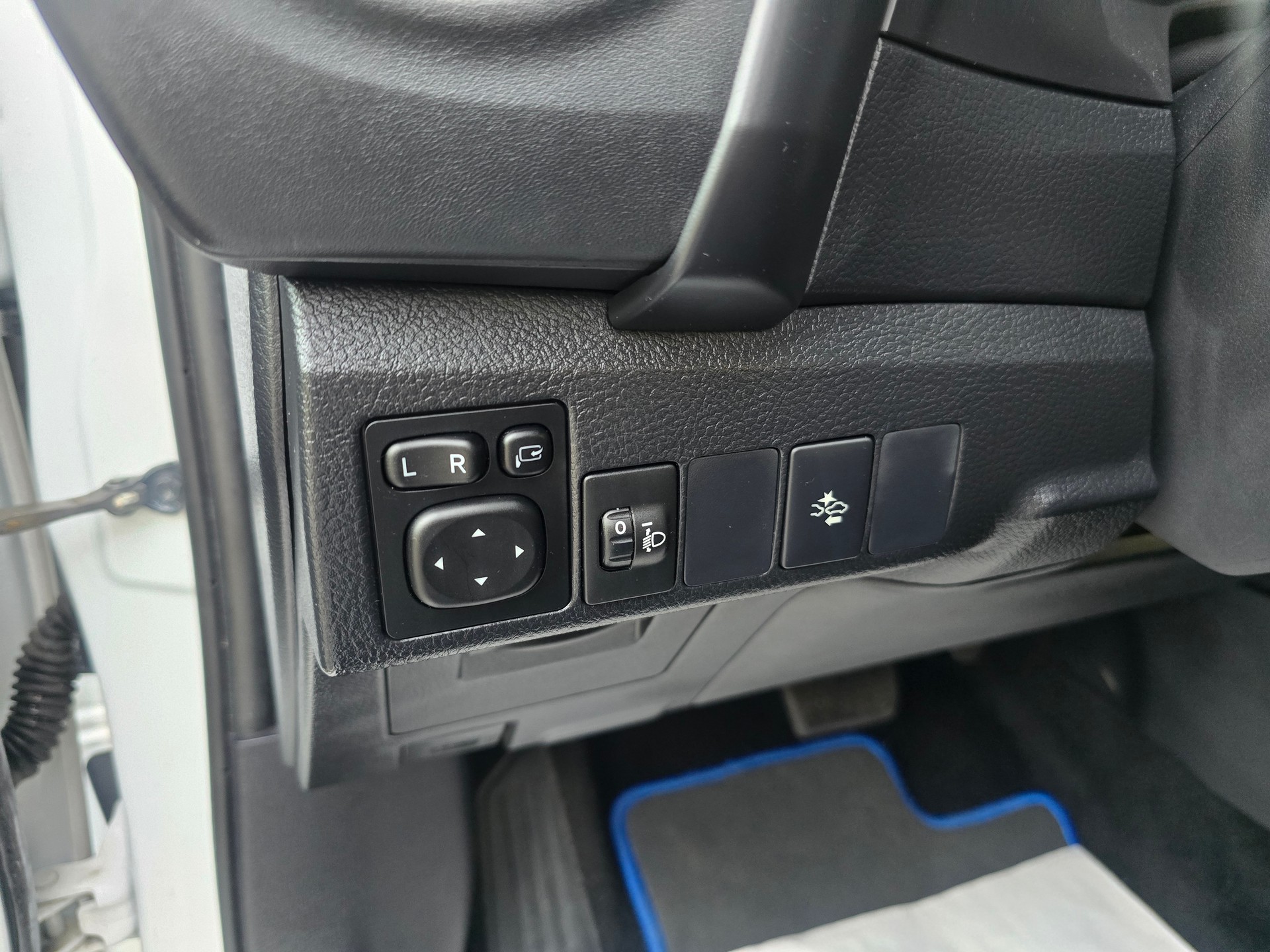 TOYOTA Auris Touring Sports 1.8 HSD Trend e-CVT-image-18