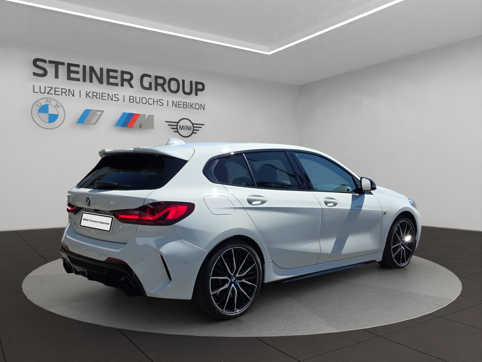 BMW M135i xDrive Steptronic-image-2