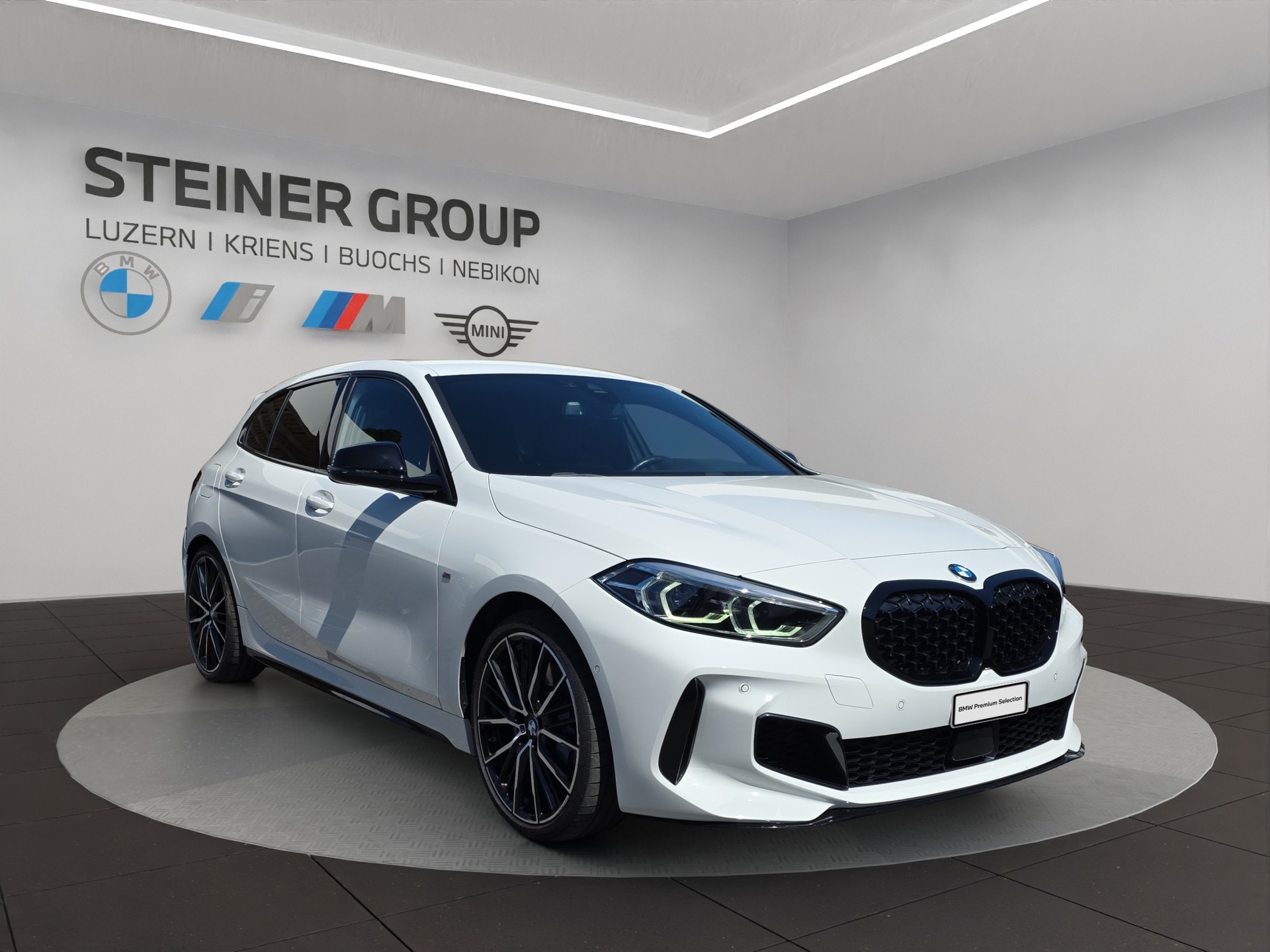 BMW M135i xDrive Steptronic-image-1
