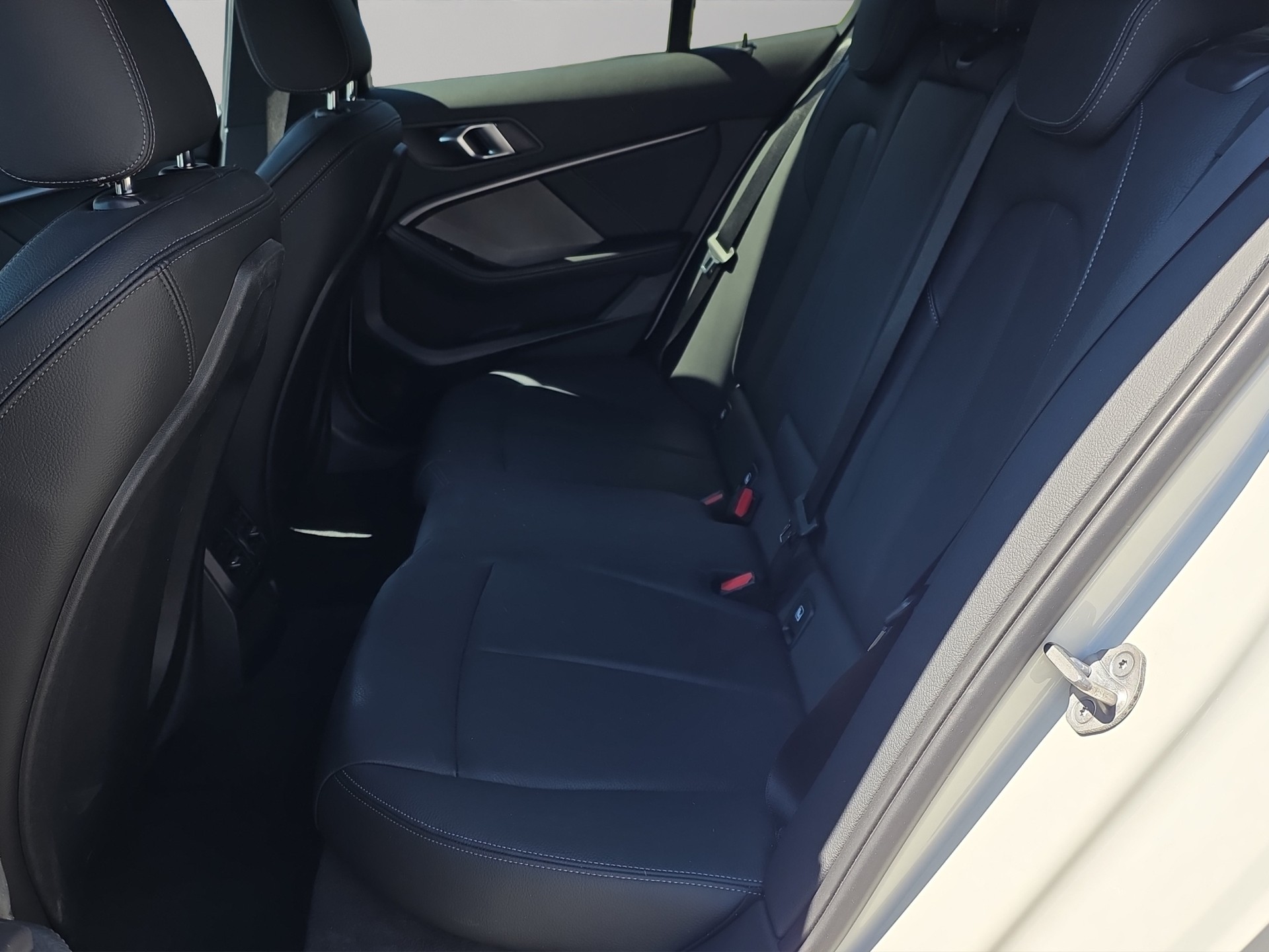 BMW M135i xDrive Steptronic-image-13