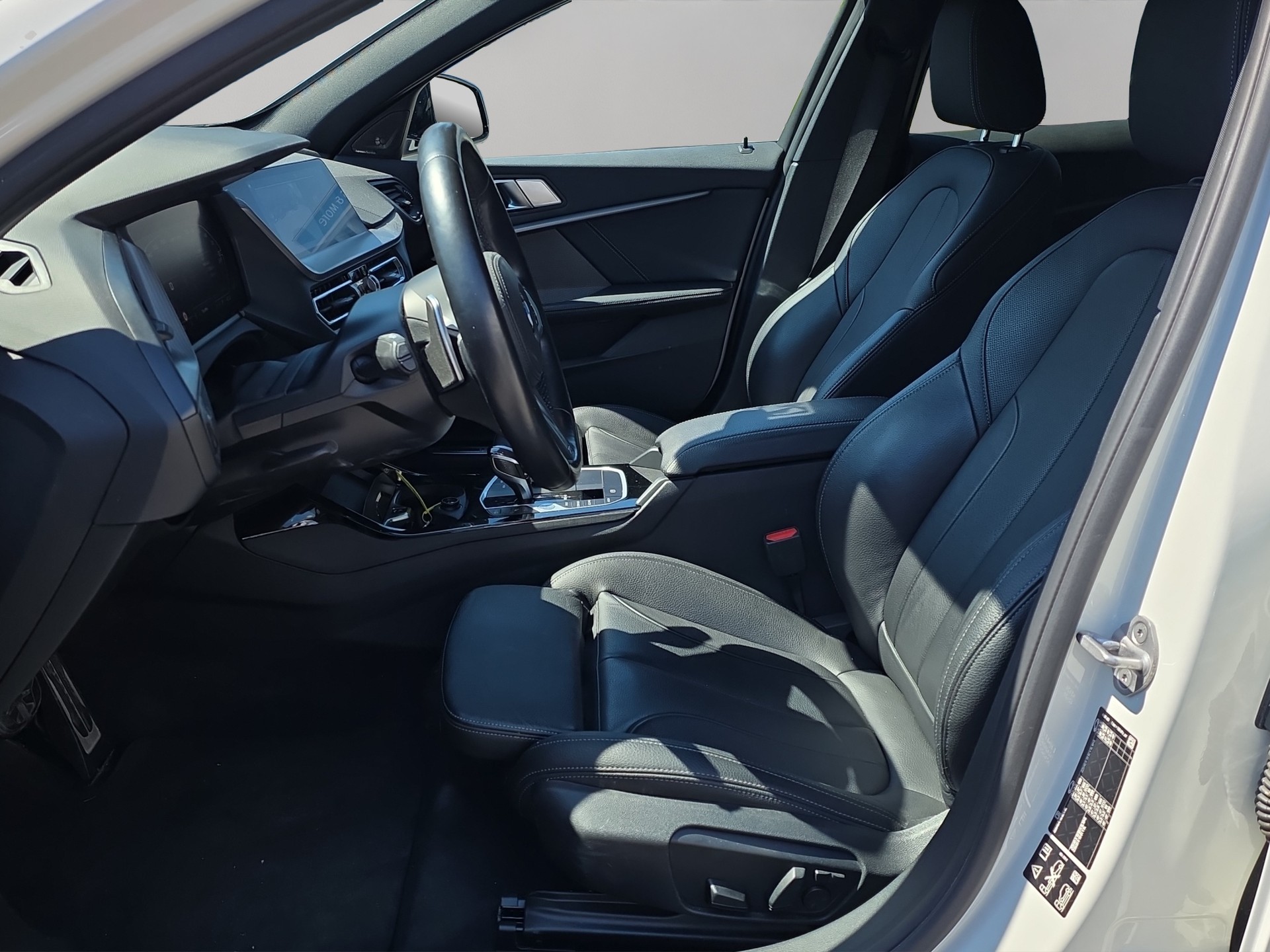 BMW M135i xDrive Steptronic-image-7