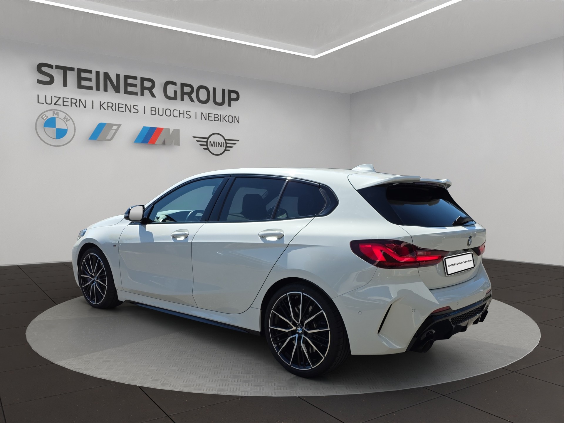 BMW M135i xDrive Steptronic-image-4