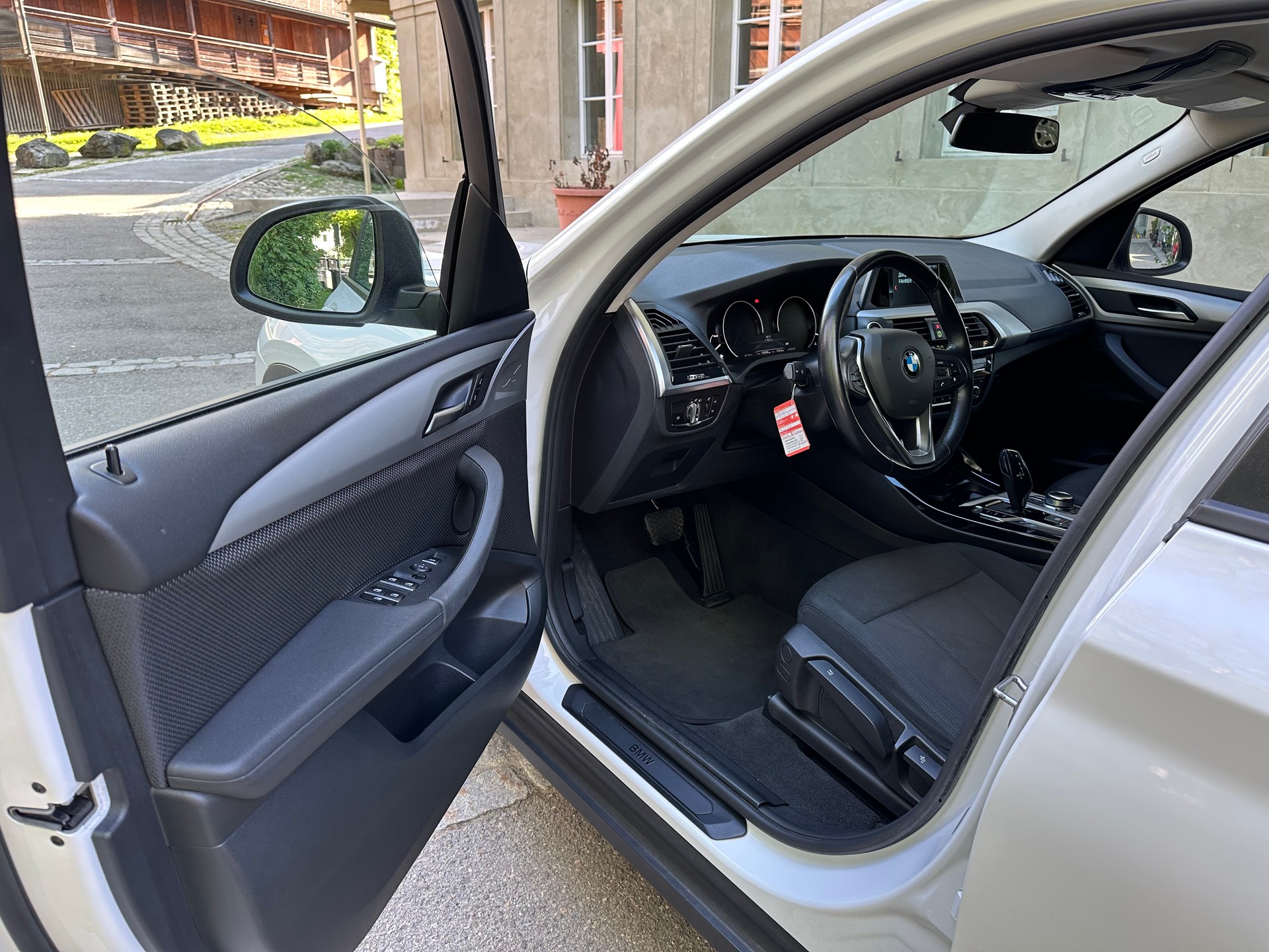 BMW X3 20d xDrive + MFK + Garantie + BMW Service + 8 Reifen-image-5