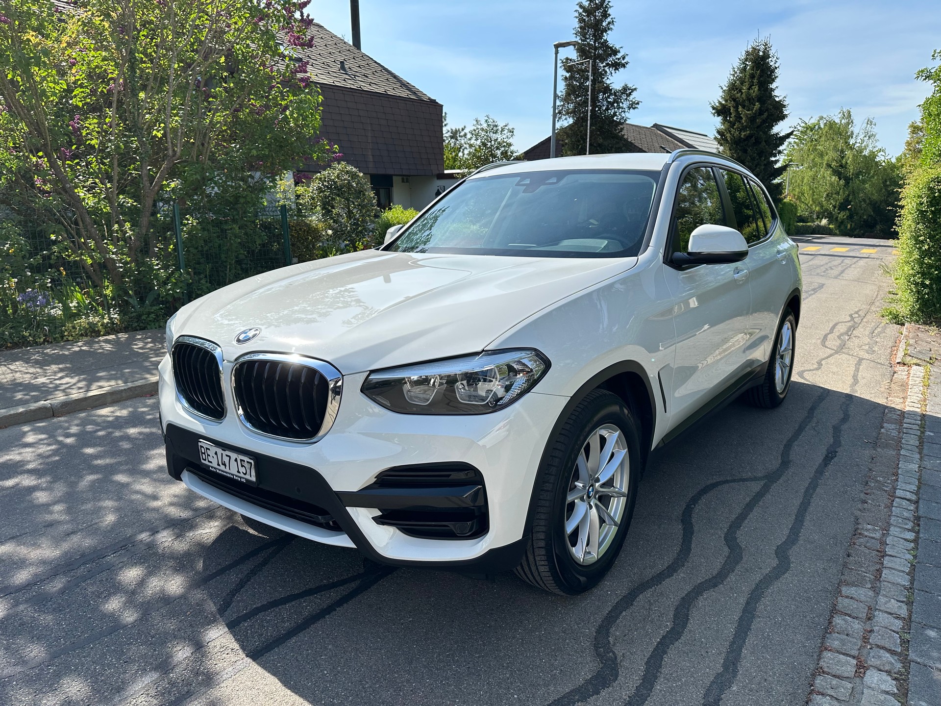 BMW X3 20d xDrive + MFK + Garantie + BMW Service + 8 Reifen-image-0