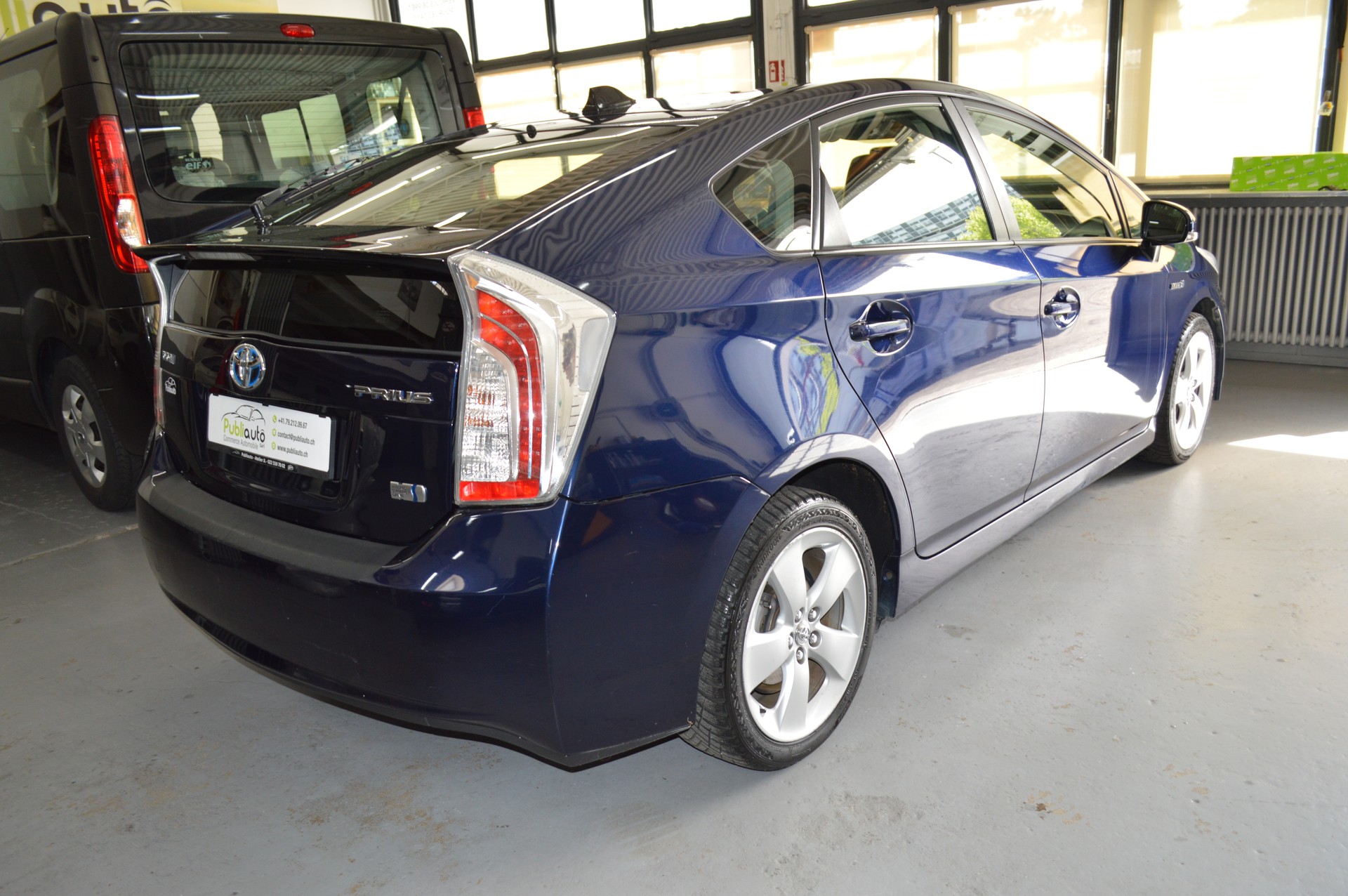 TOYOTA Prius 1.8 16V HSD Sol-image-3