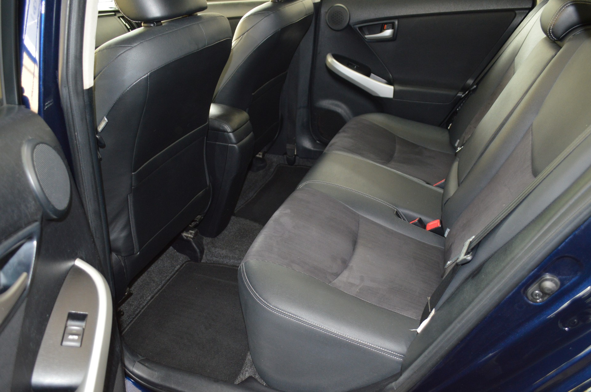 TOYOTA Prius 1.8 16V HSD Sol-image-10