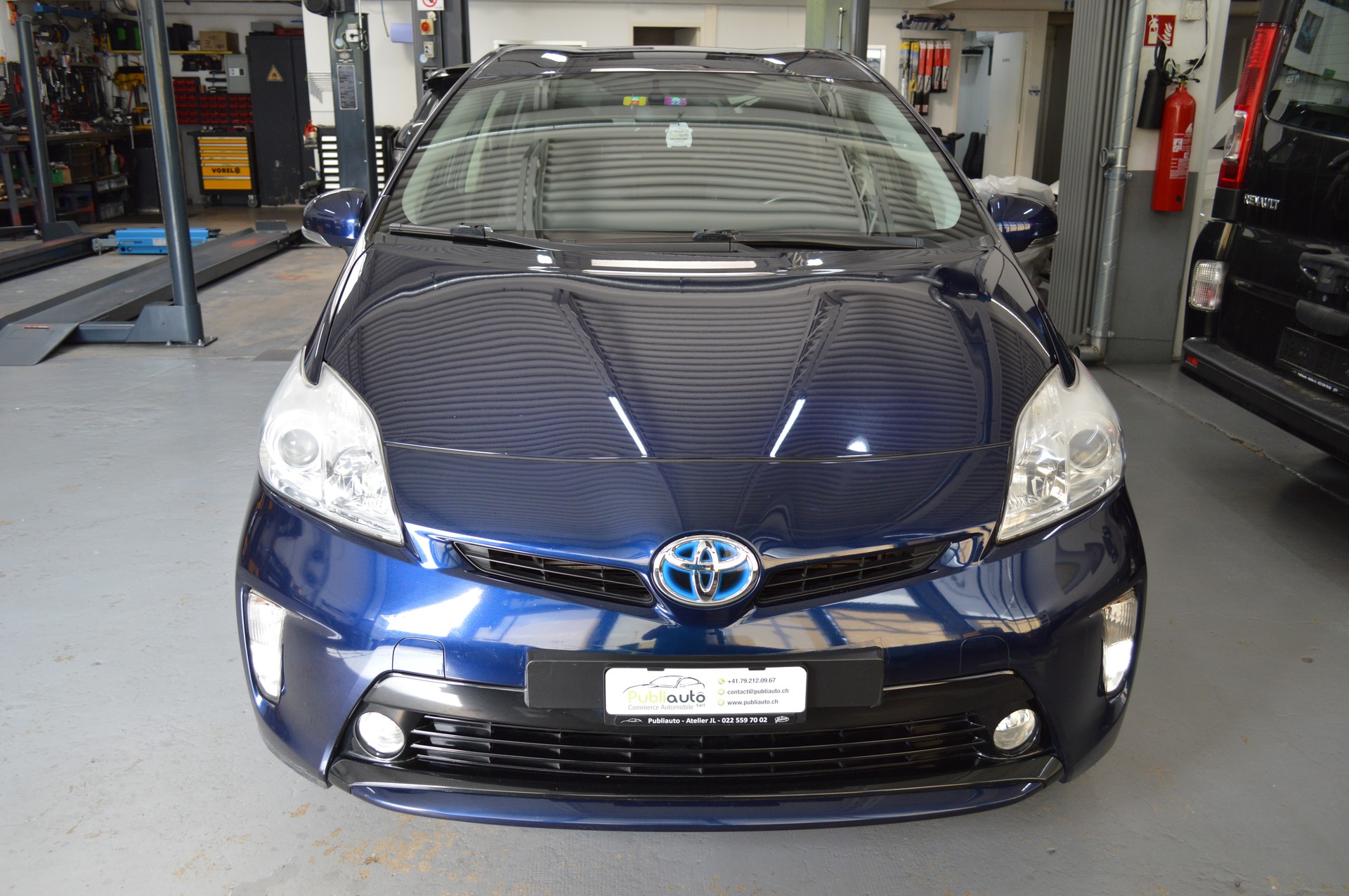 TOYOTA Prius 1.8 16V HSD Sol-image-1