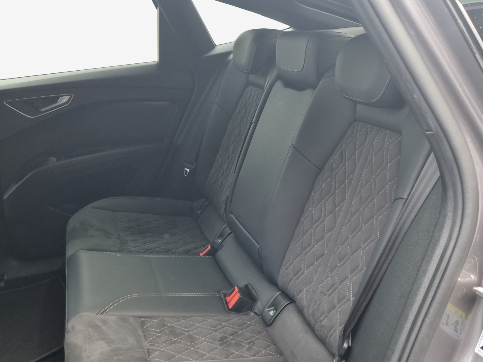 AUDI Q4 Sportback e-tron 50 quattro-image-12