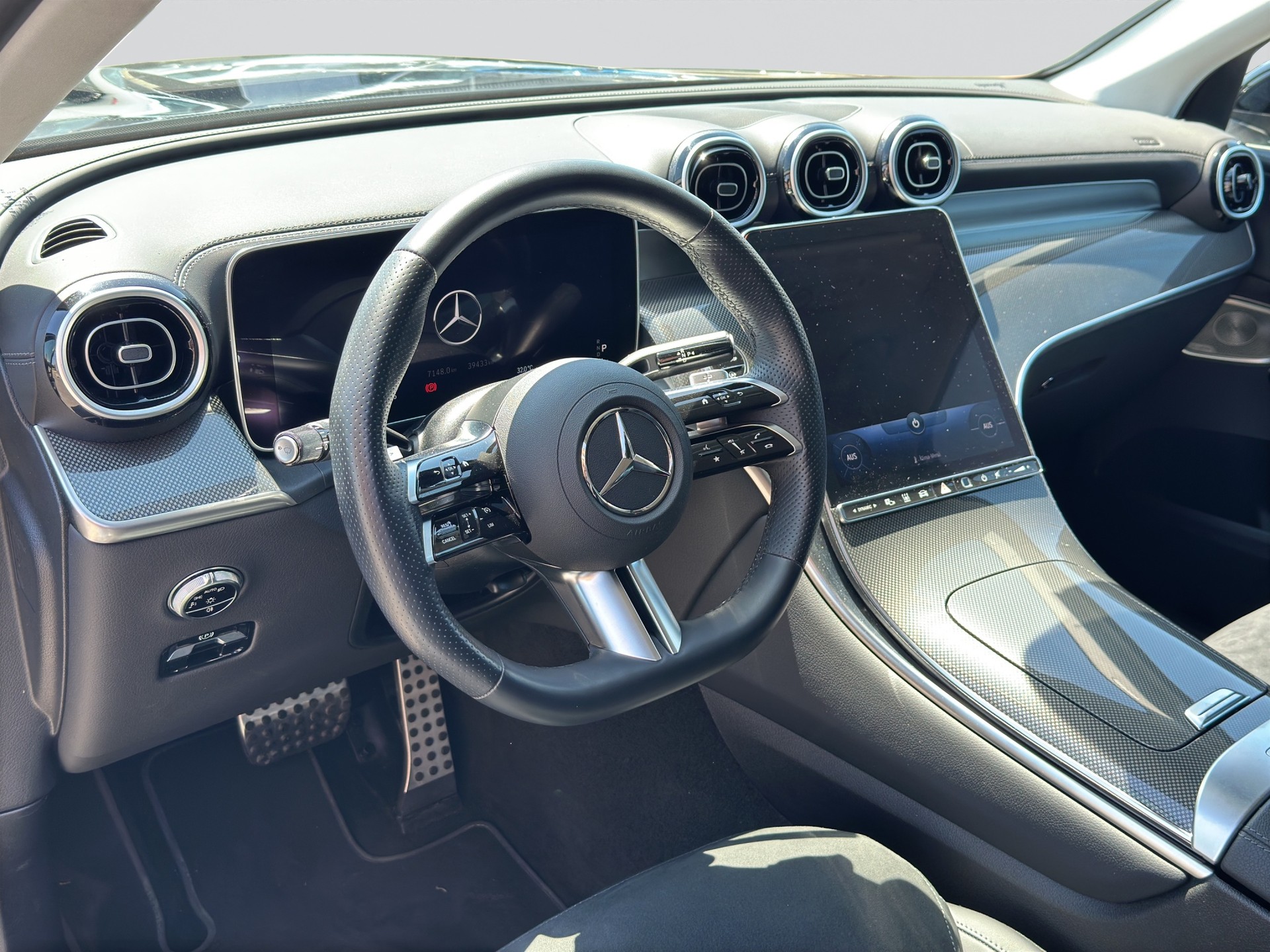MERCEDES-BENZ GLC 220 d 4Matic AMG Night 9G-Tronic-image-6