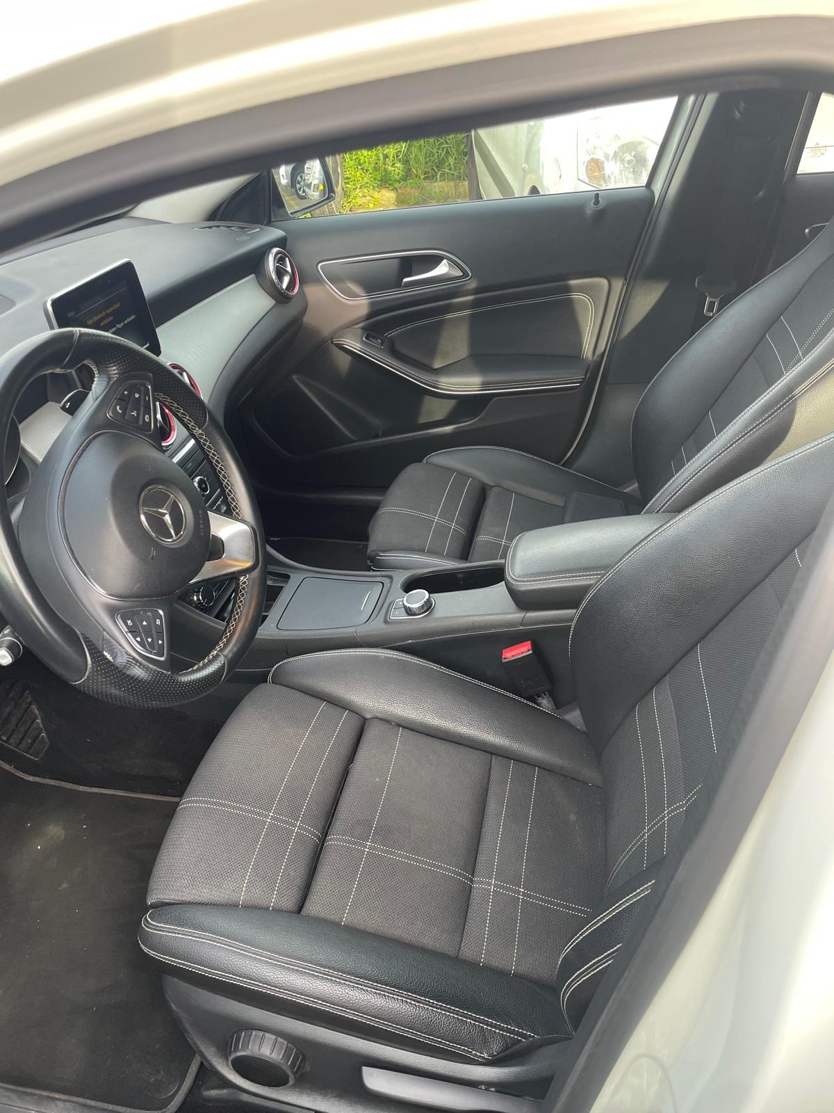 MERCEDES-BENZ GLA 200 Urban 7G-DCT-image-10