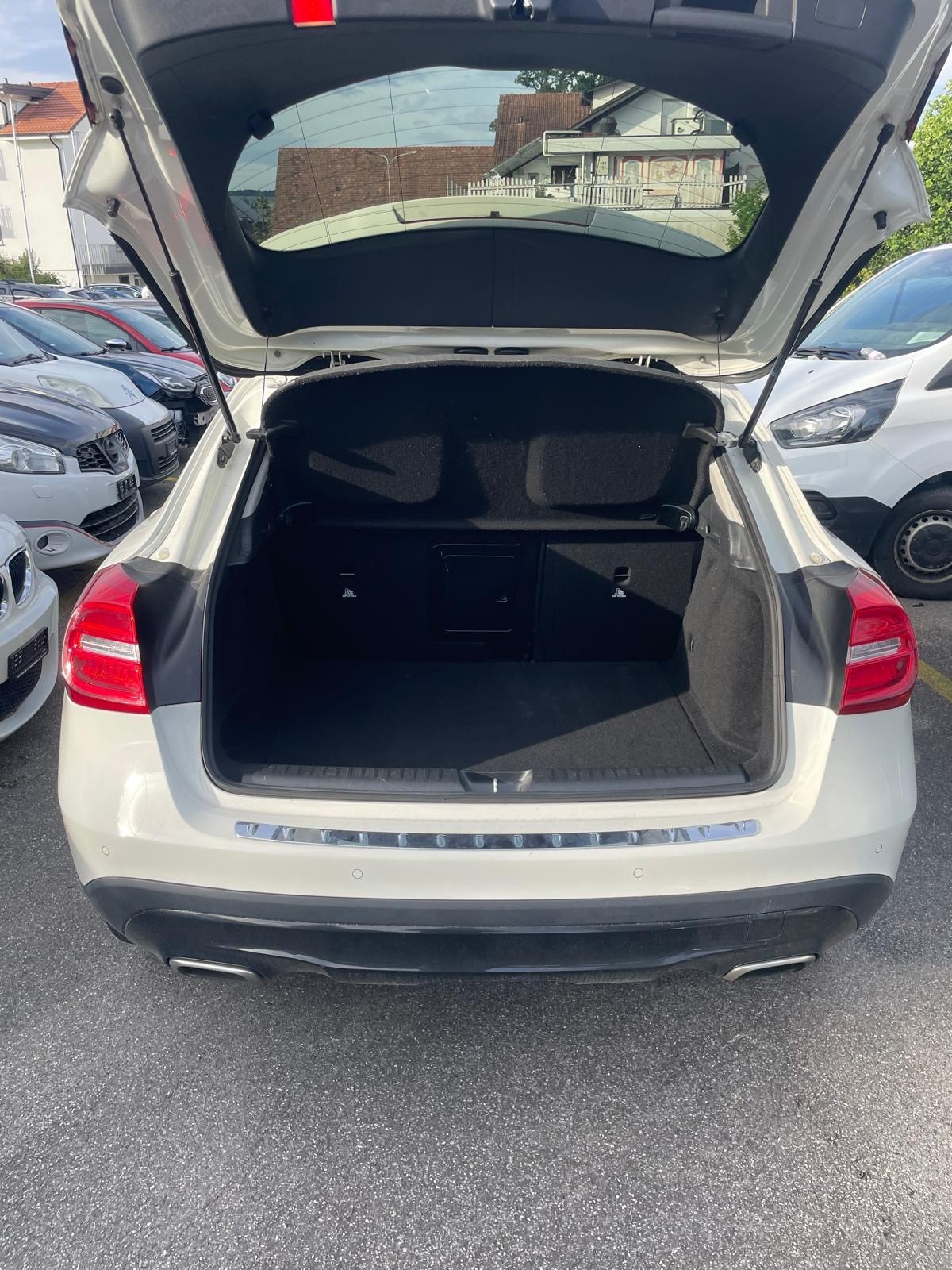 MERCEDES-BENZ GLA 200 Urban 7G-DCT-image-6