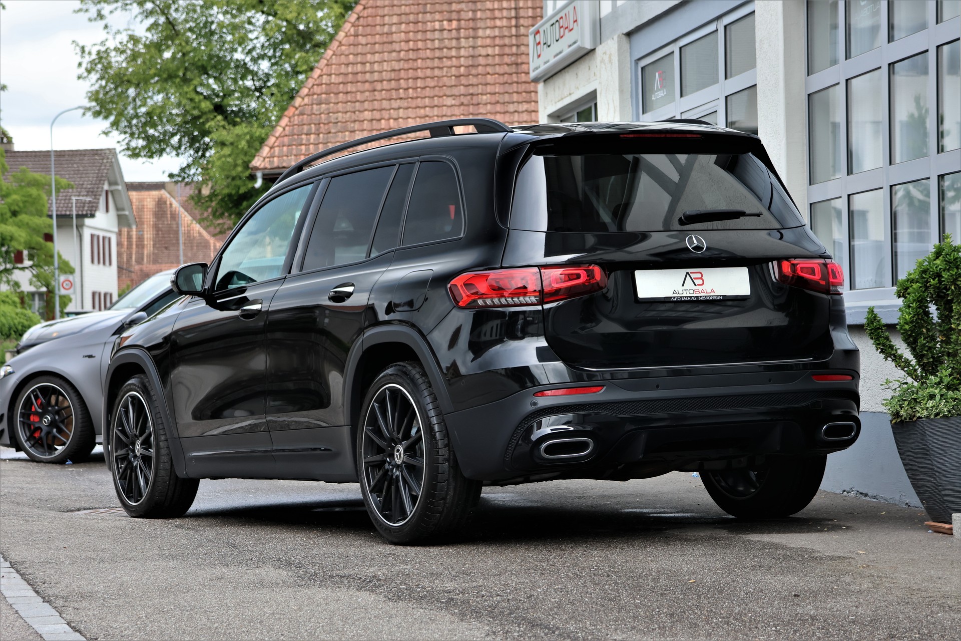 MERCEDES-BENZ GLB 220 d 4Matic AMG Line 8G-Tronic (CH) MSI+ 2.0T AHK-image-2