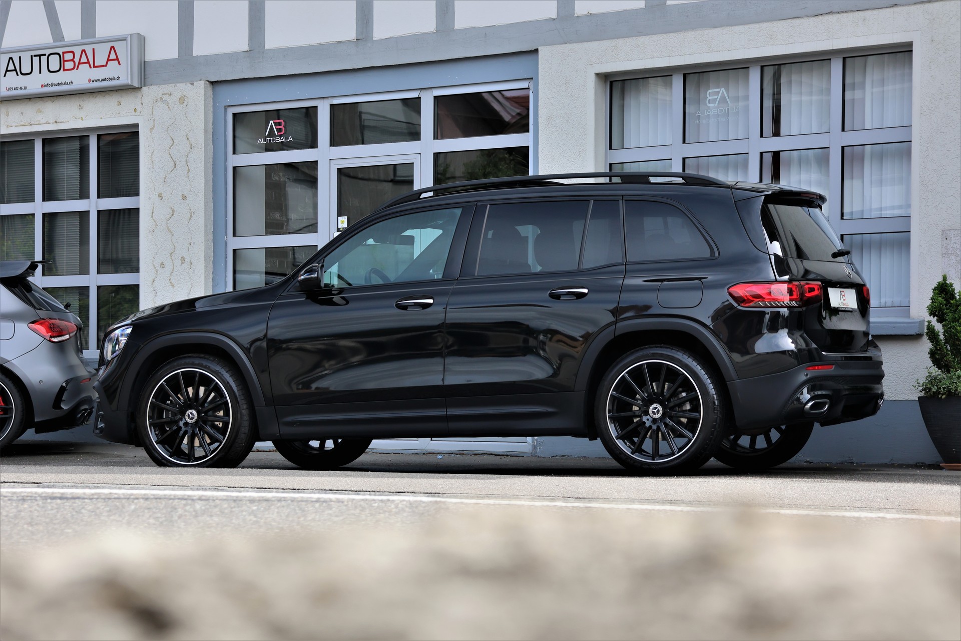 MERCEDES-BENZ GLB 220 d 4Matic AMG Line 8G-Tronic (CH) MSI+ 2.0T AHK-image-3