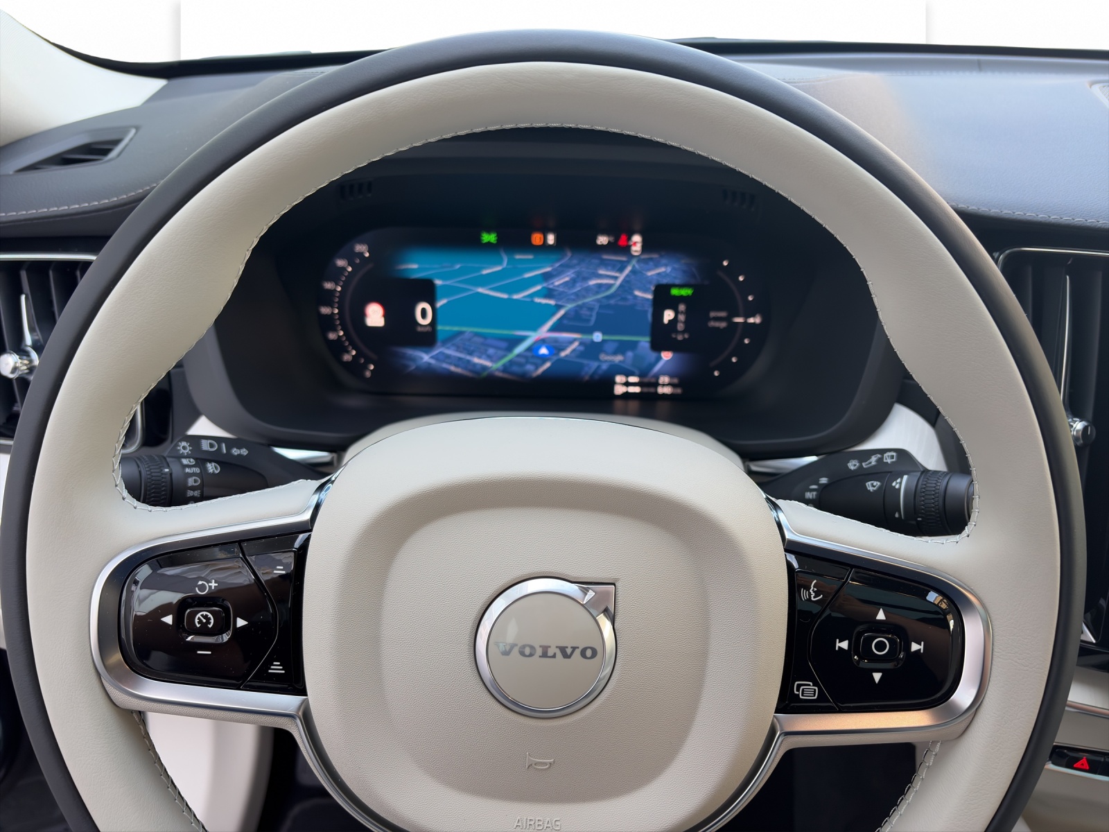 VOLVO XC60 2.0 T6 TE Ultra Dark eAWD-image-10