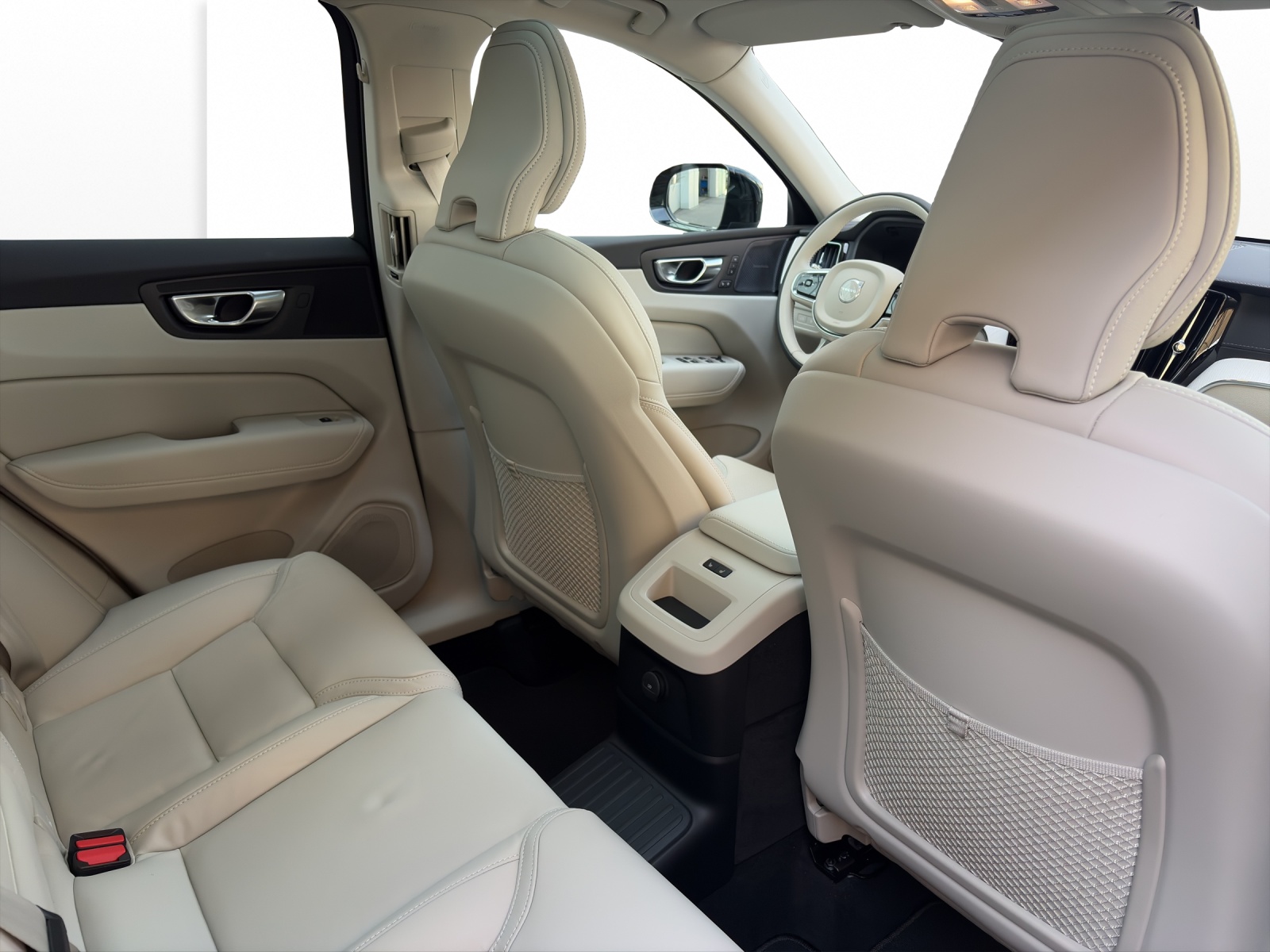 VOLVO XC60 2.0 T6 TE Ultra Dark eAWD-image-16