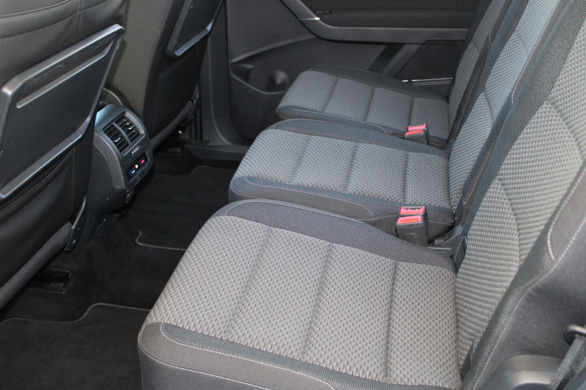 VW Touran 2.0 TDI BlueMotion Technology Comfortline DSG-image-15