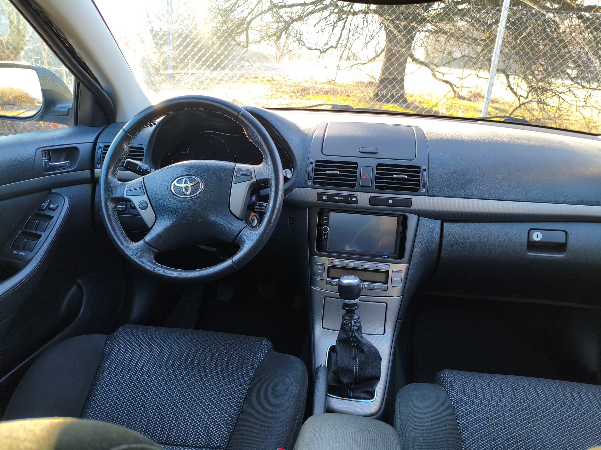 TOYOTA Avensis 2.2D-4 D CleanP. Linea Sol Prem.-image-11