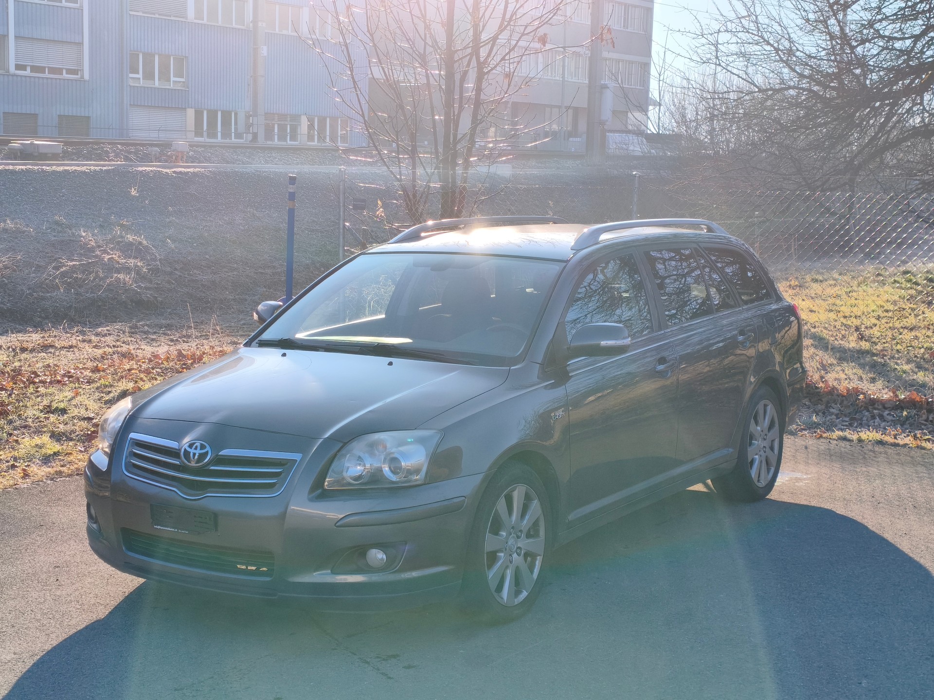 TOYOTA Avensis 2.2D-4 D CleanP. Linea Sol Prem.-image-0