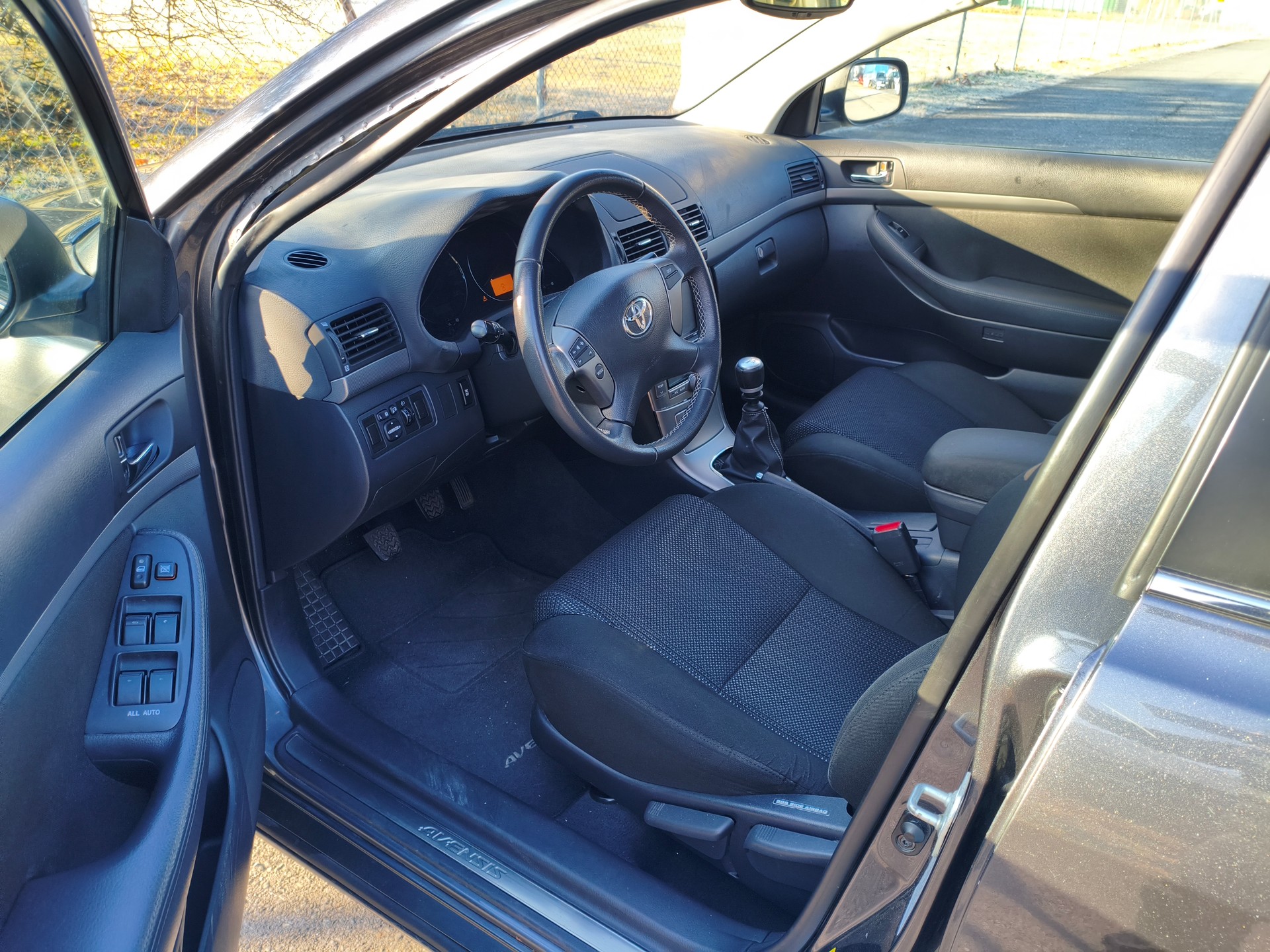 TOYOTA Avensis 2.2D-4 D CleanP. Linea Sol Prem.-image-9