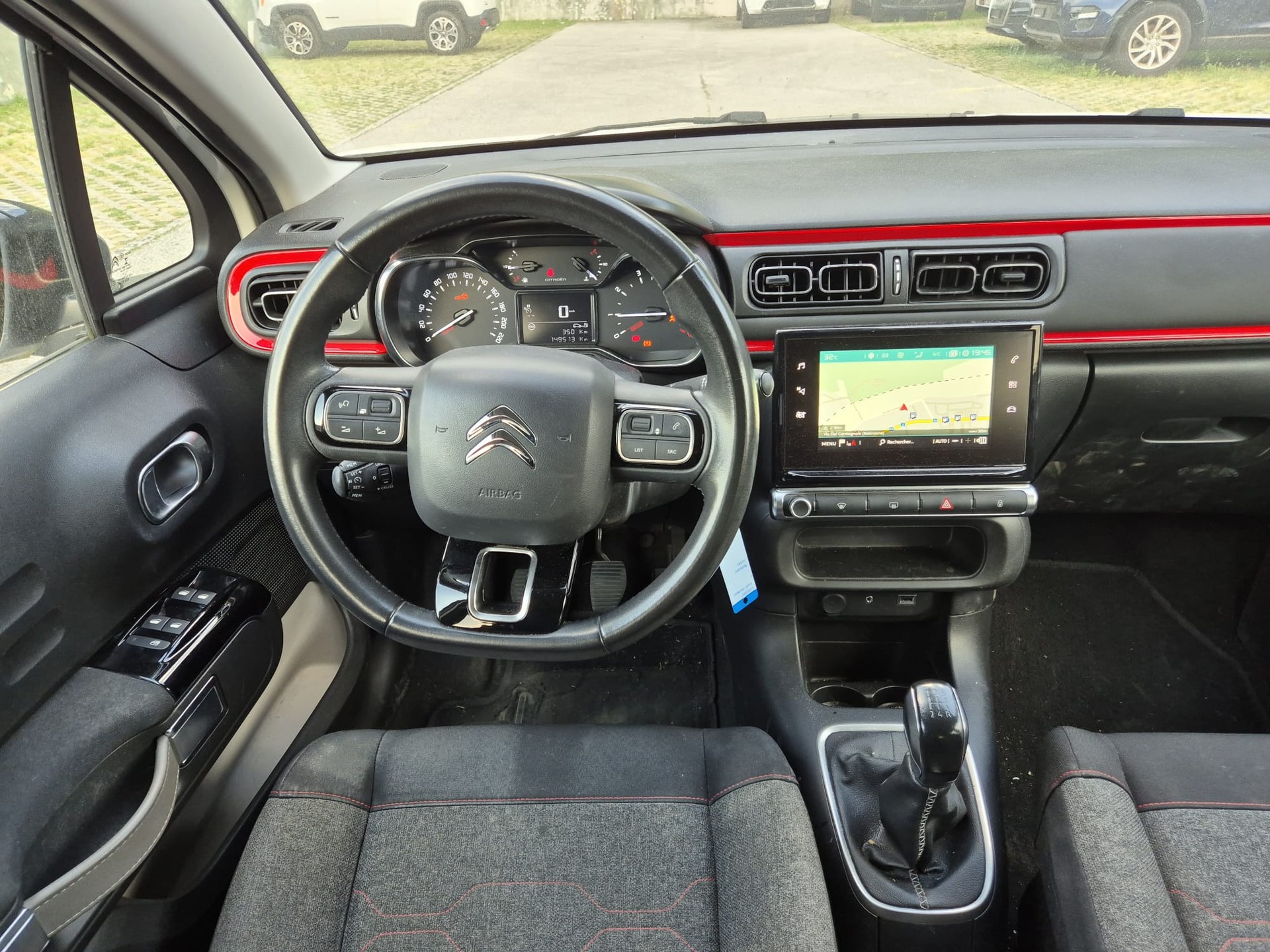 CITROEN C3 1.2i PureTech Shine-image-10