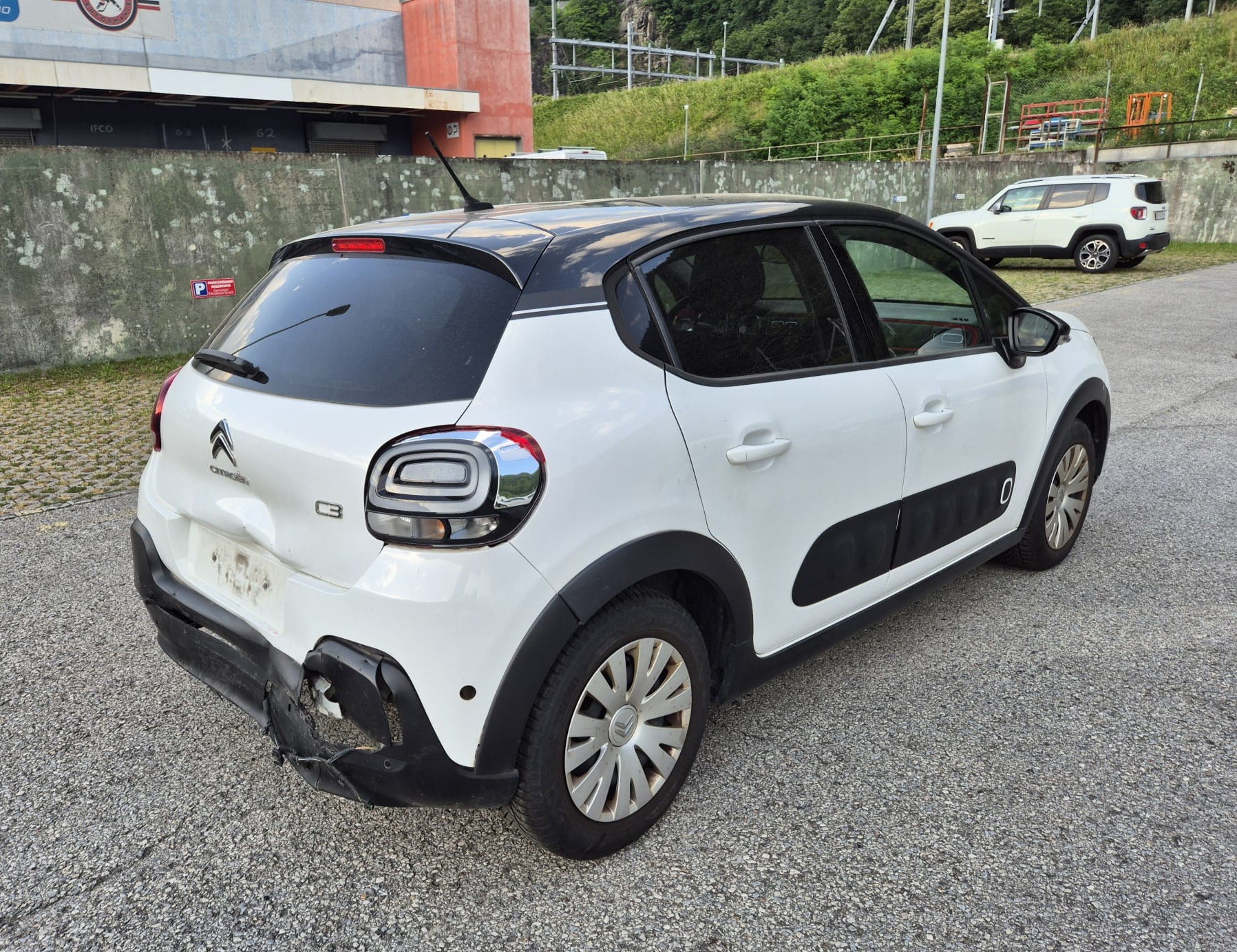CITROEN C3 1.2i PureTech Shine-image-5