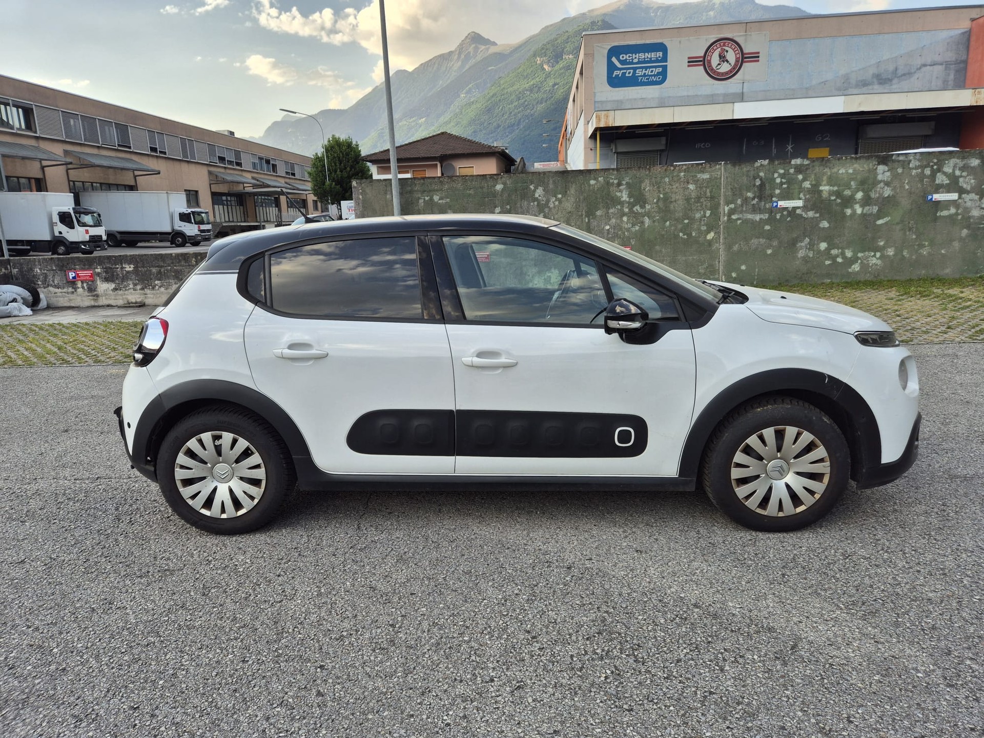 CITROEN C3 1.2i PureTech Shine-image-7