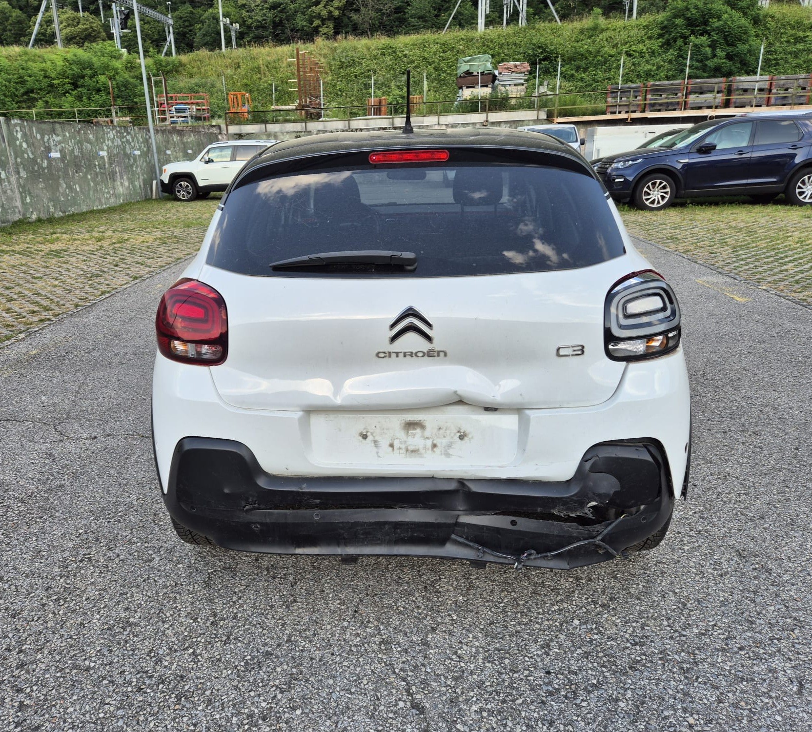 CITROEN C3 1.2i PureTech Shine-image-4