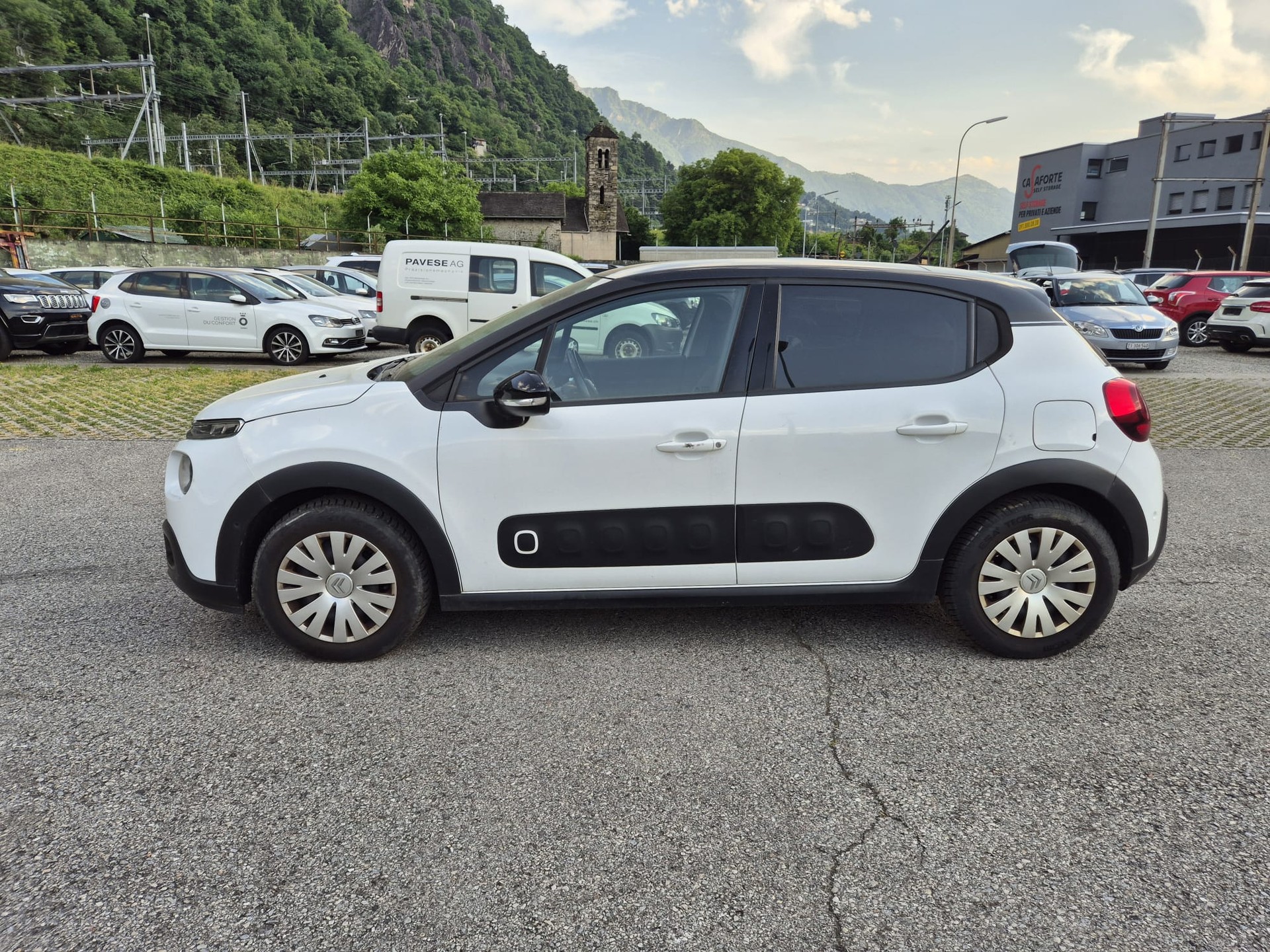 CITROEN C3 1.2i PureTech Shine-image-2