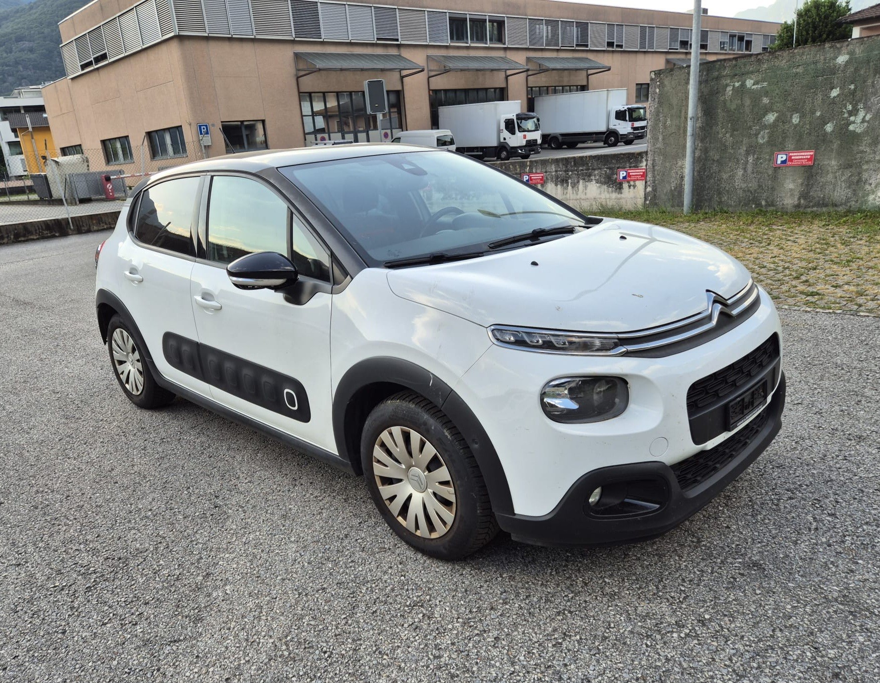 CITROEN C3 1.2i PureTech Shine-image-8