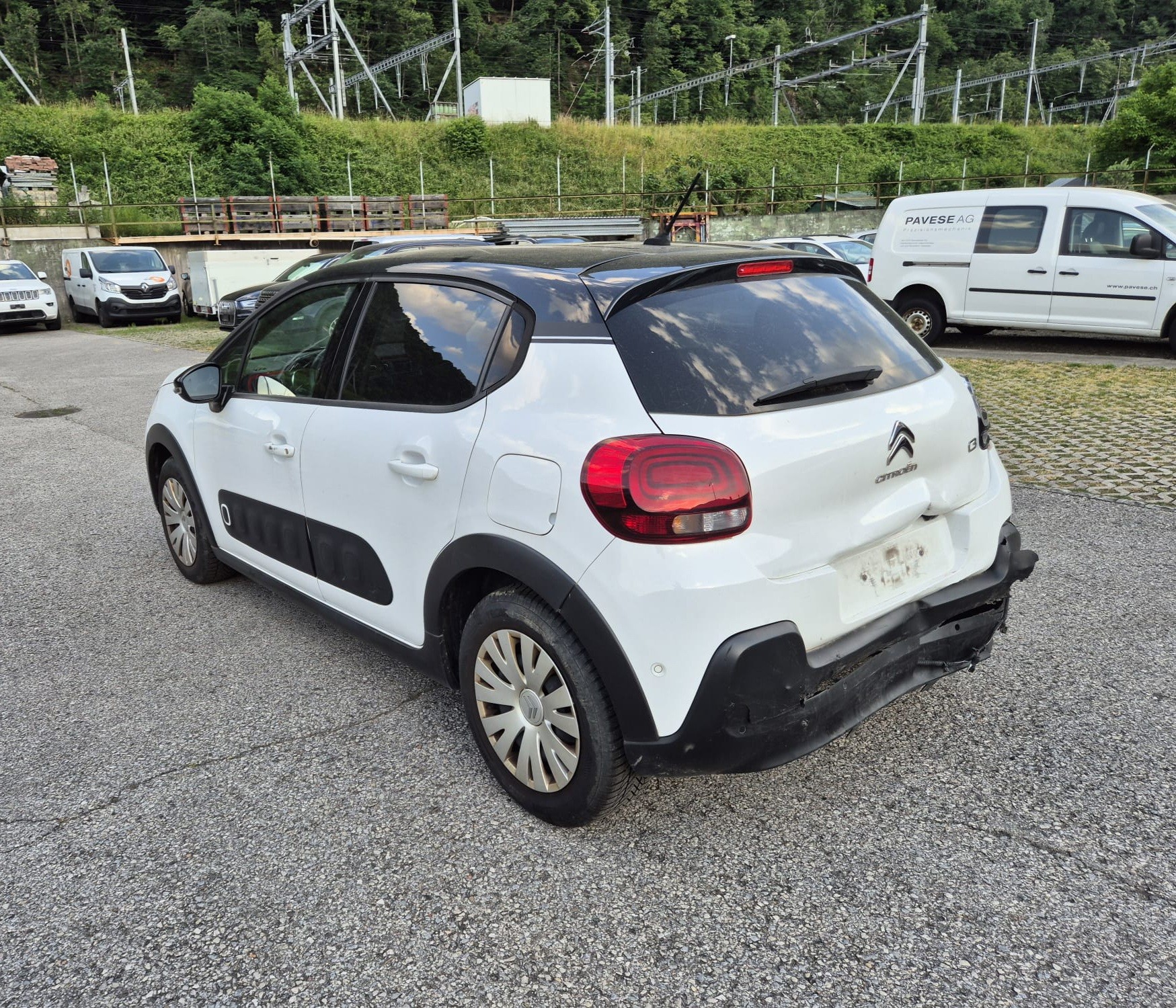 CITROEN C3 1.2i PureTech Shine-image-3