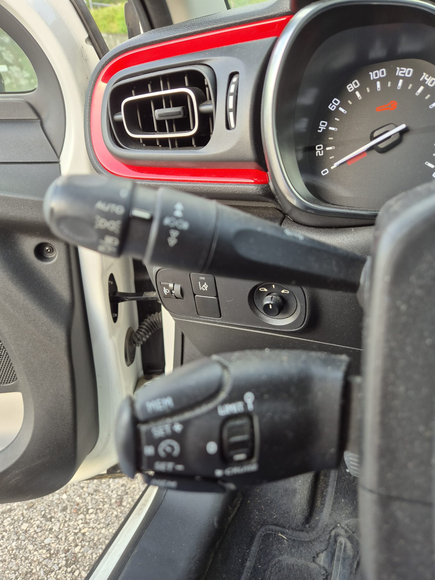 CITROEN C3 1.2i PureTech Shine-image-13