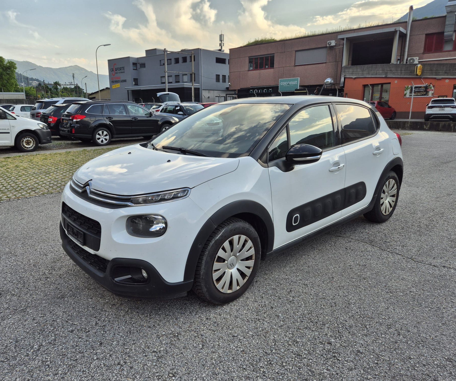 CITROEN C3 1.2i PureTech Shine-image-1