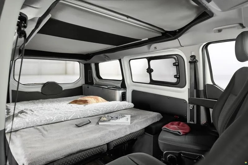 DETHLEFFS GLOBEVAN CAMP TWO-image-2