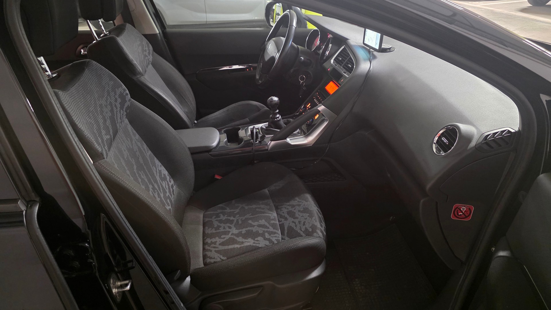 PEUGEOT 3008 1.6 16V T Sport Pack-image-7