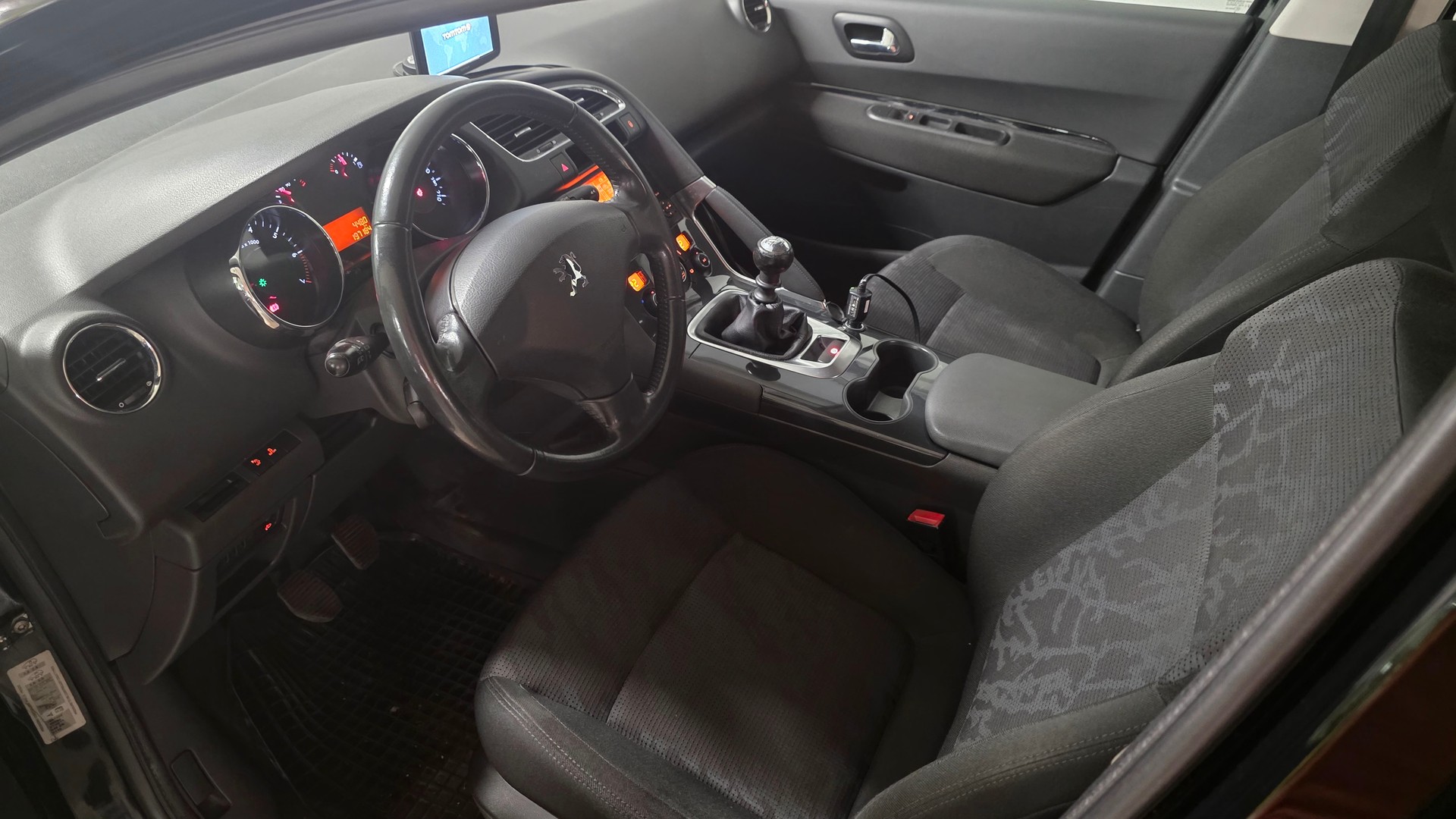 PEUGEOT 3008 1.6 16V T Sport Pack-image-6