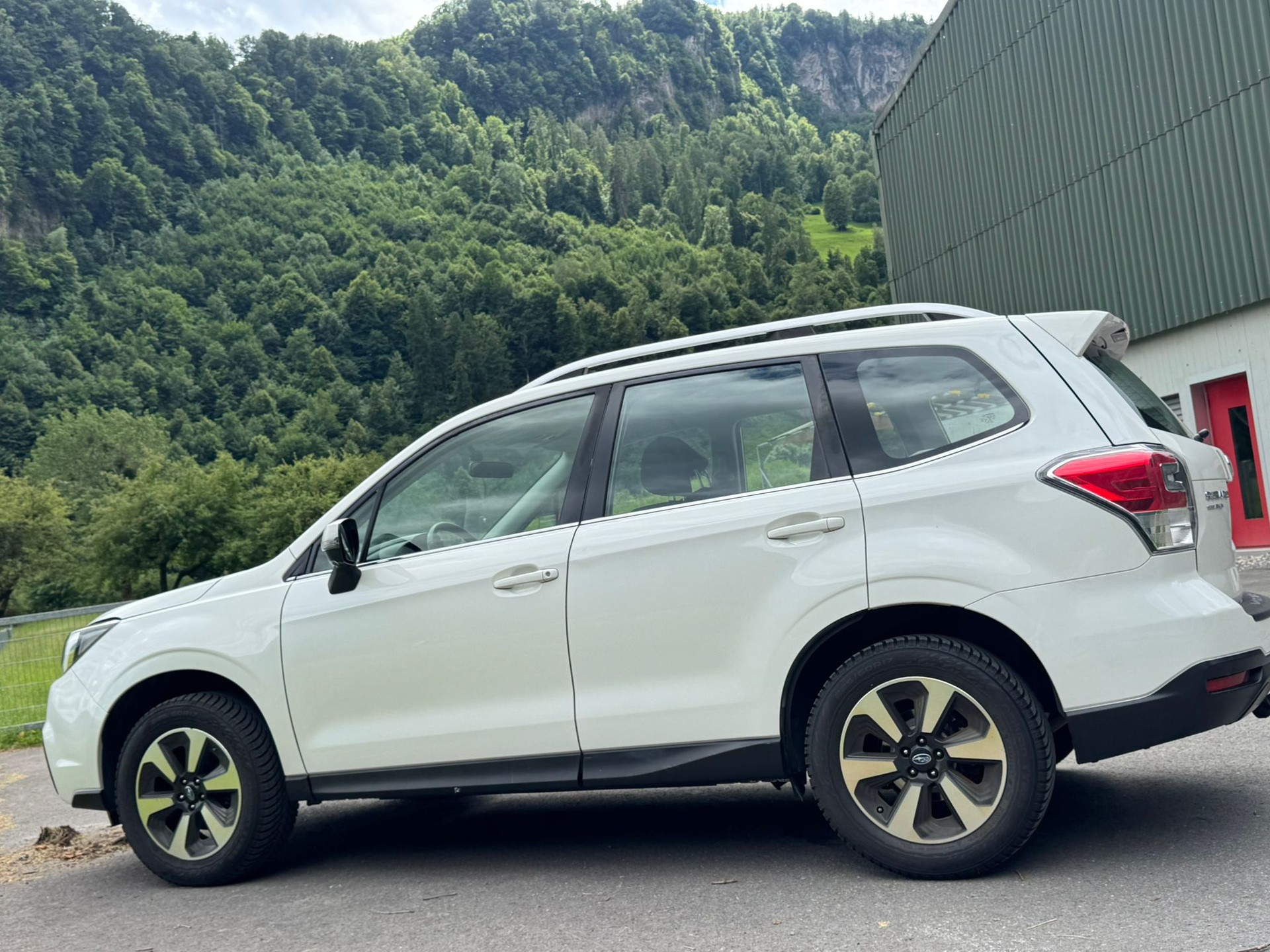 SUBARU Forester 2.0i Swiss Lineartronic-image-4