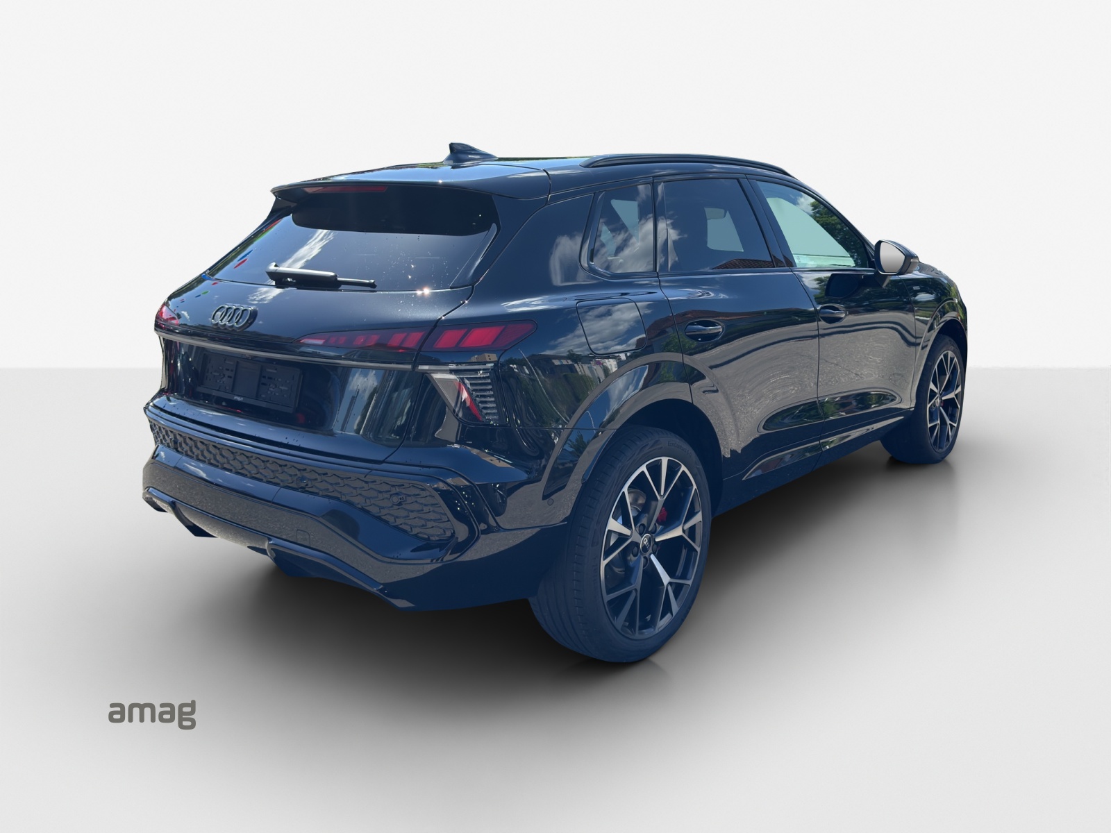 AUDI Q3 SUV e-hybrid 200 kW S tronig-image-4