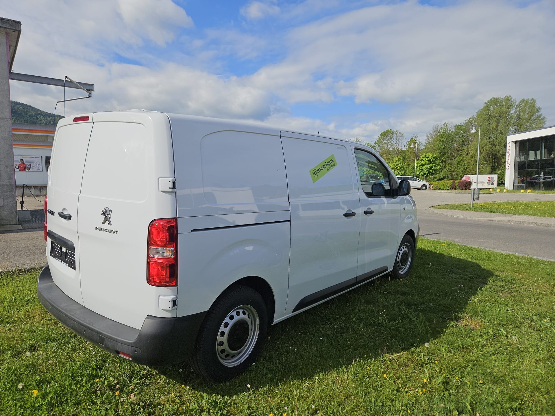 PEUGEOT Expert 75 KWh Standard 4x4-image-2