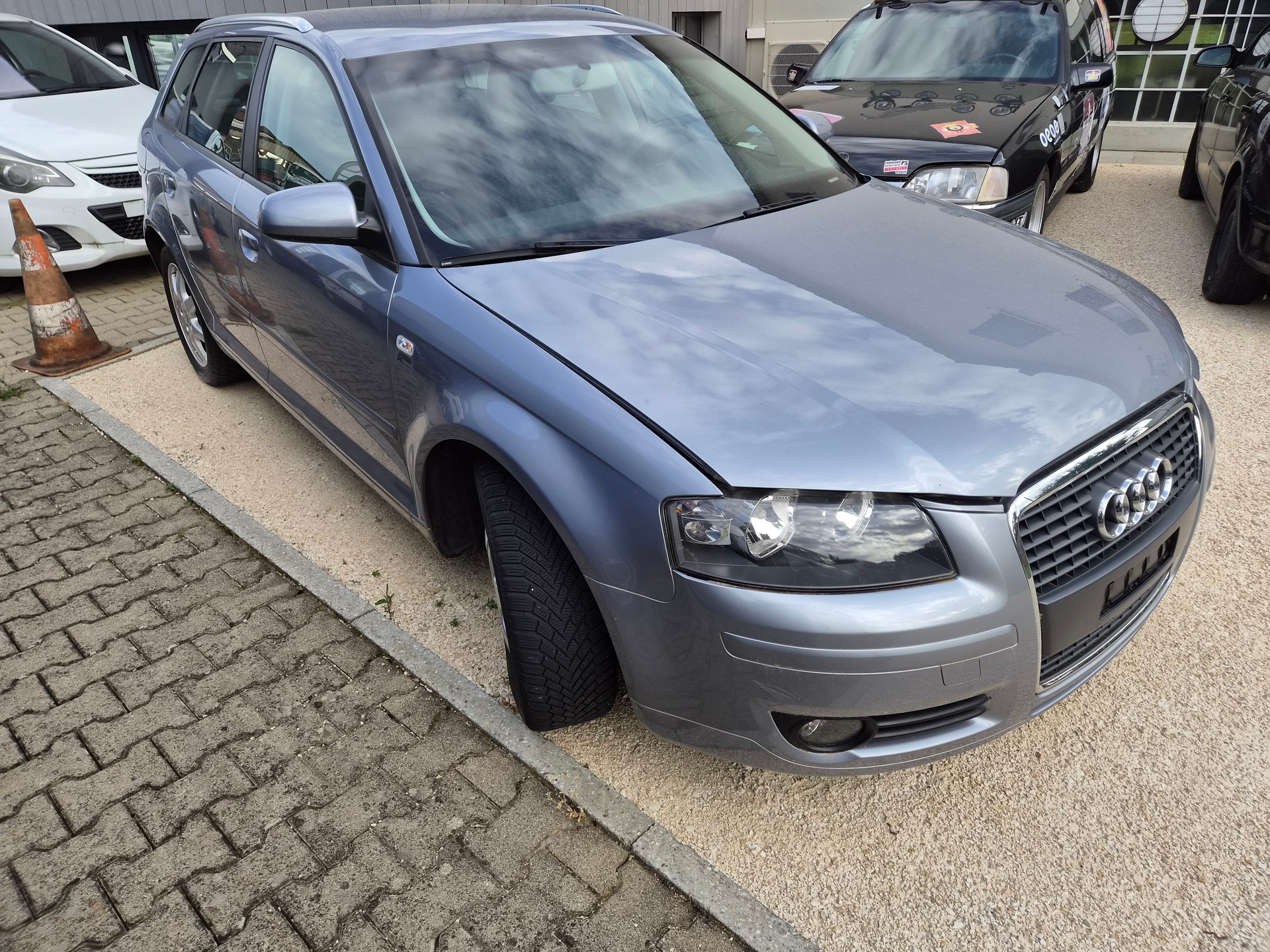 AUDI A3 Sportback 2.0 FSI Ambiente-image-2