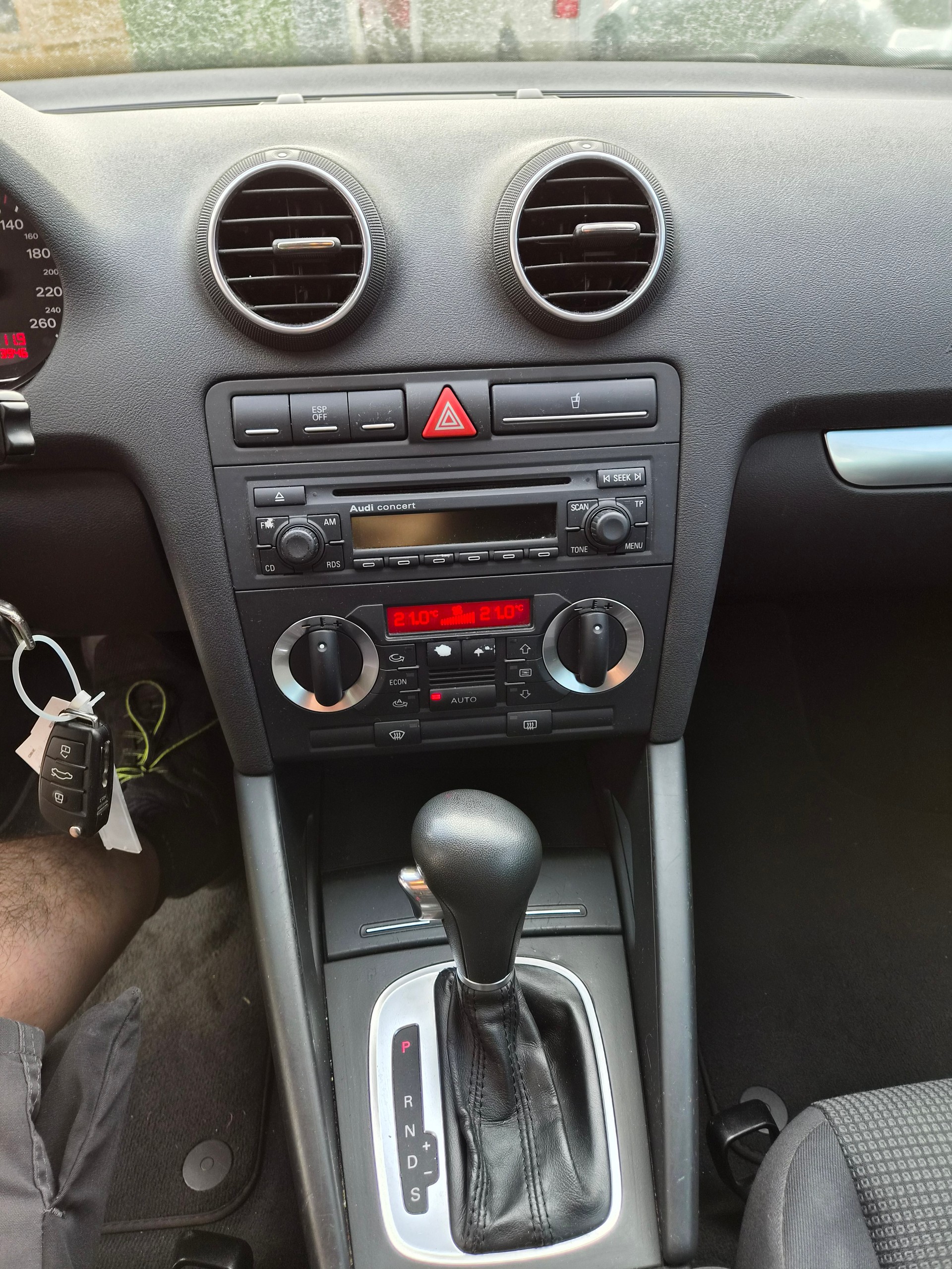 AUDI A3 Sportback 2.0 FSI Ambiente-image-9