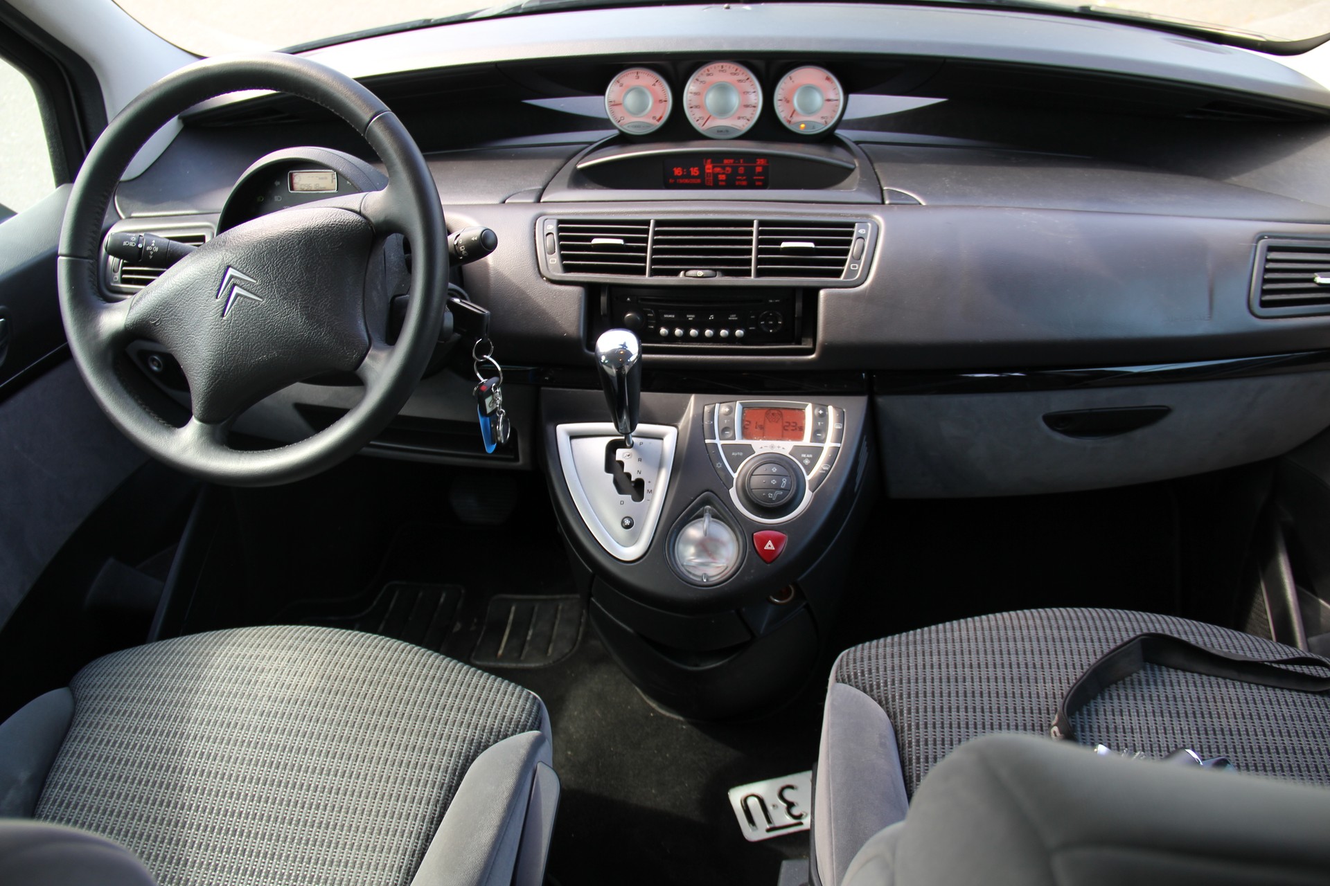 CITROEN C8 2.0 16V HDi Chic Automatic-image-7