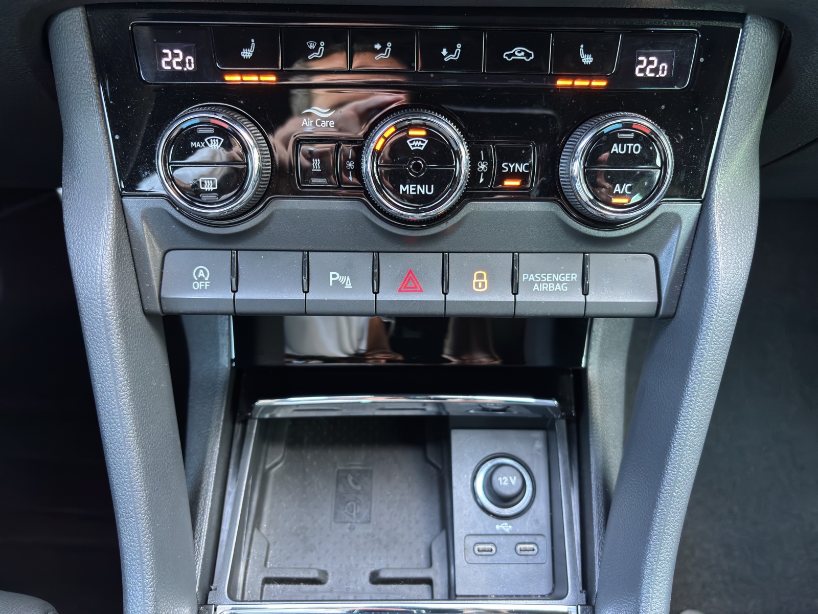 SKODA New Karoq 2.0 TDI CR Sport Line 4x4 DSG mit AHK & elektr. Vordersitze mit Memory & Leder-image-18