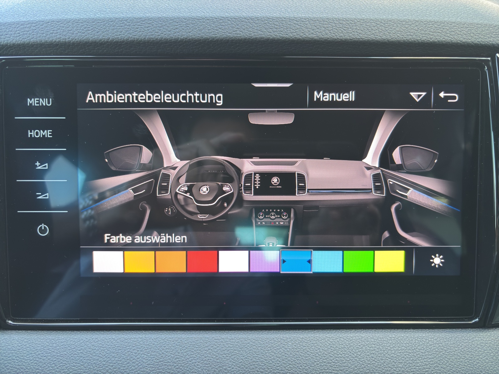 SKODA New Karoq 2.0 TDI CR Sport Line 4x4 DSG mit AHK & elektr. Vordersitze mit Memory & Leder-image-26