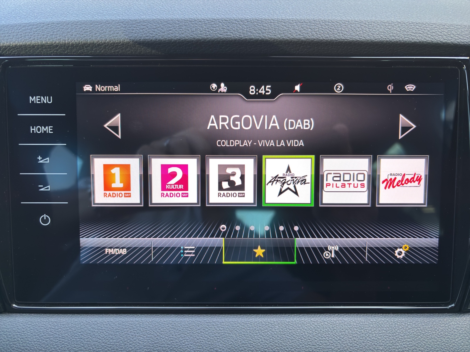 SKODA New Karoq 2.0 TDI CR Sport Line 4x4 DSG mit AHK & elektr. Vordersitze mit Memory & Leder-image-17