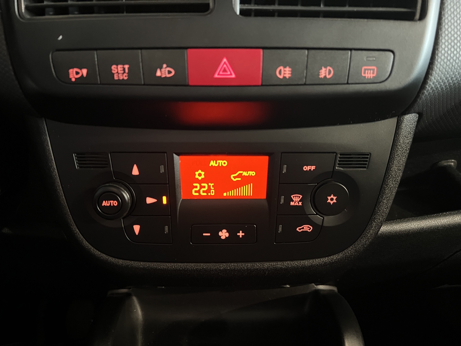 FIAT Doblò 2.0 JTD Dynamic-image-13