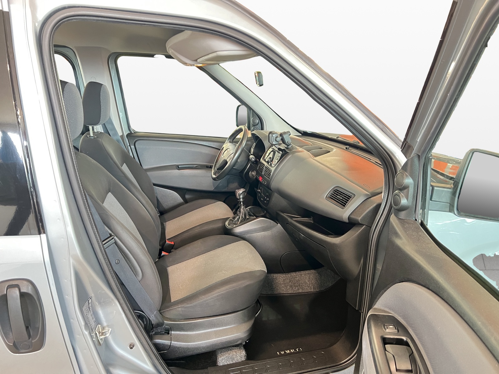 FIAT Doblò 2.0 JTD Dynamic-image-8