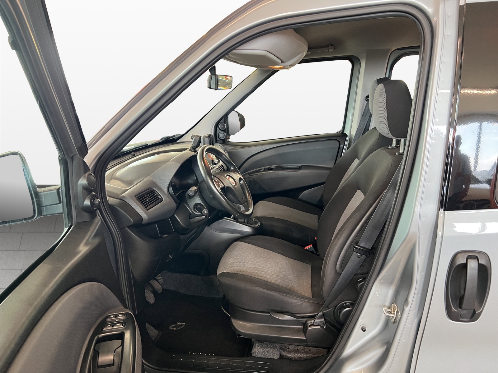 FIAT Doblò 2.0 JTD Dynamic-image-10